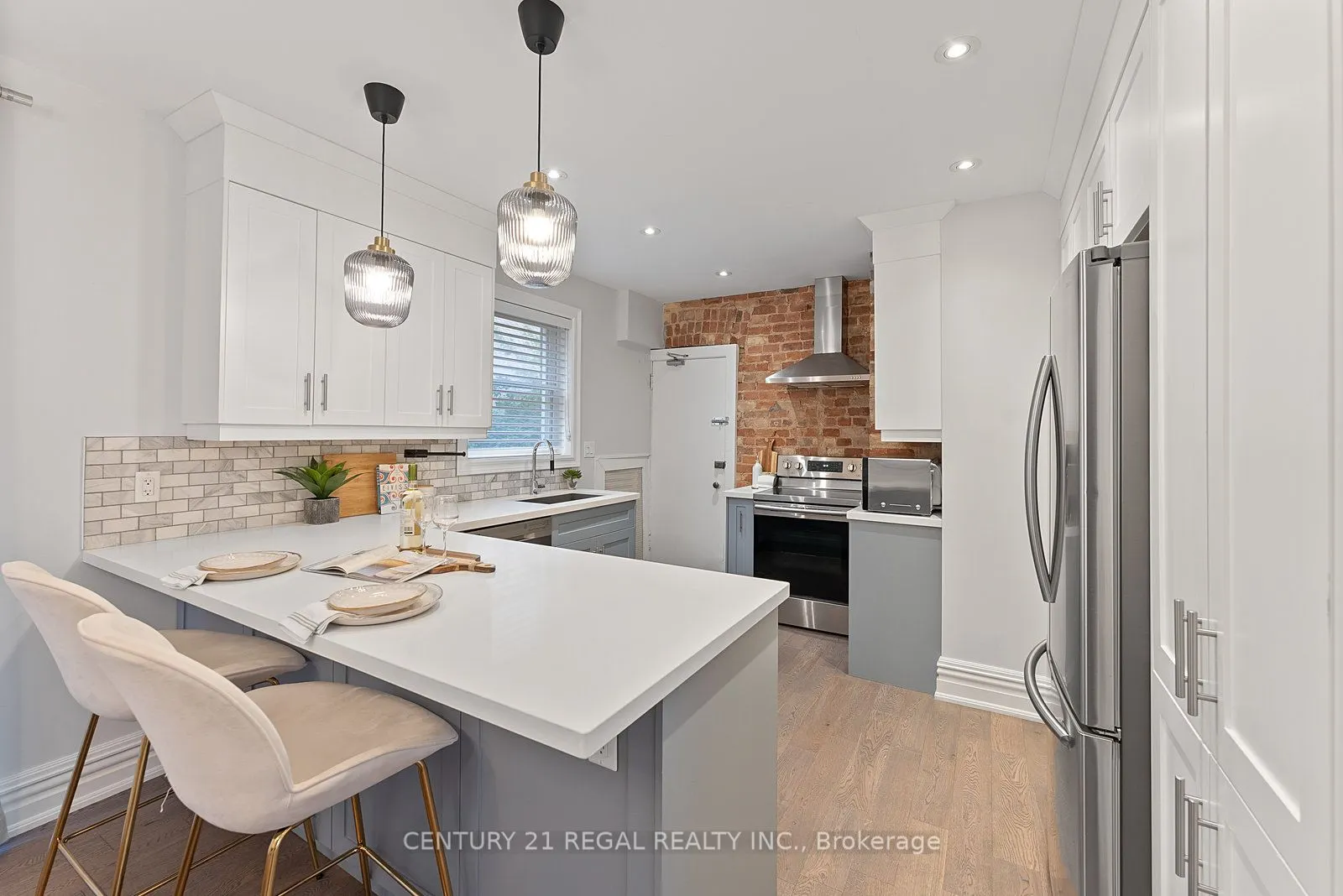 93 Douglas Crescent, #14