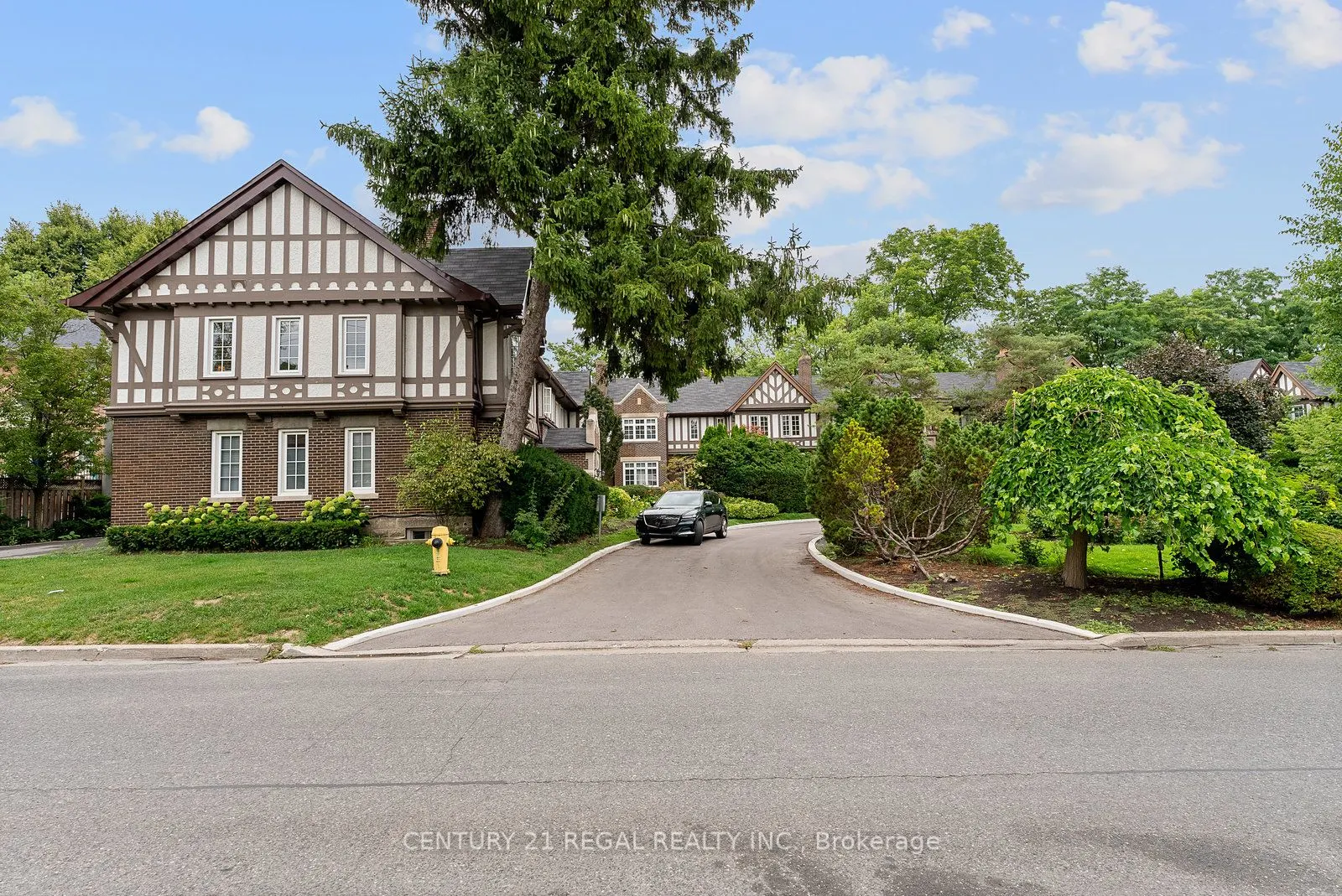 93 Douglas Crescent, #14
