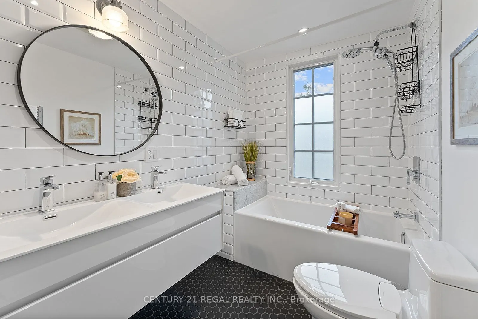 93 Douglas Crescent, #14