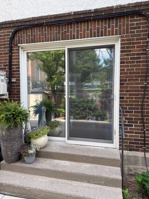 93 Douglas Crescent, #14