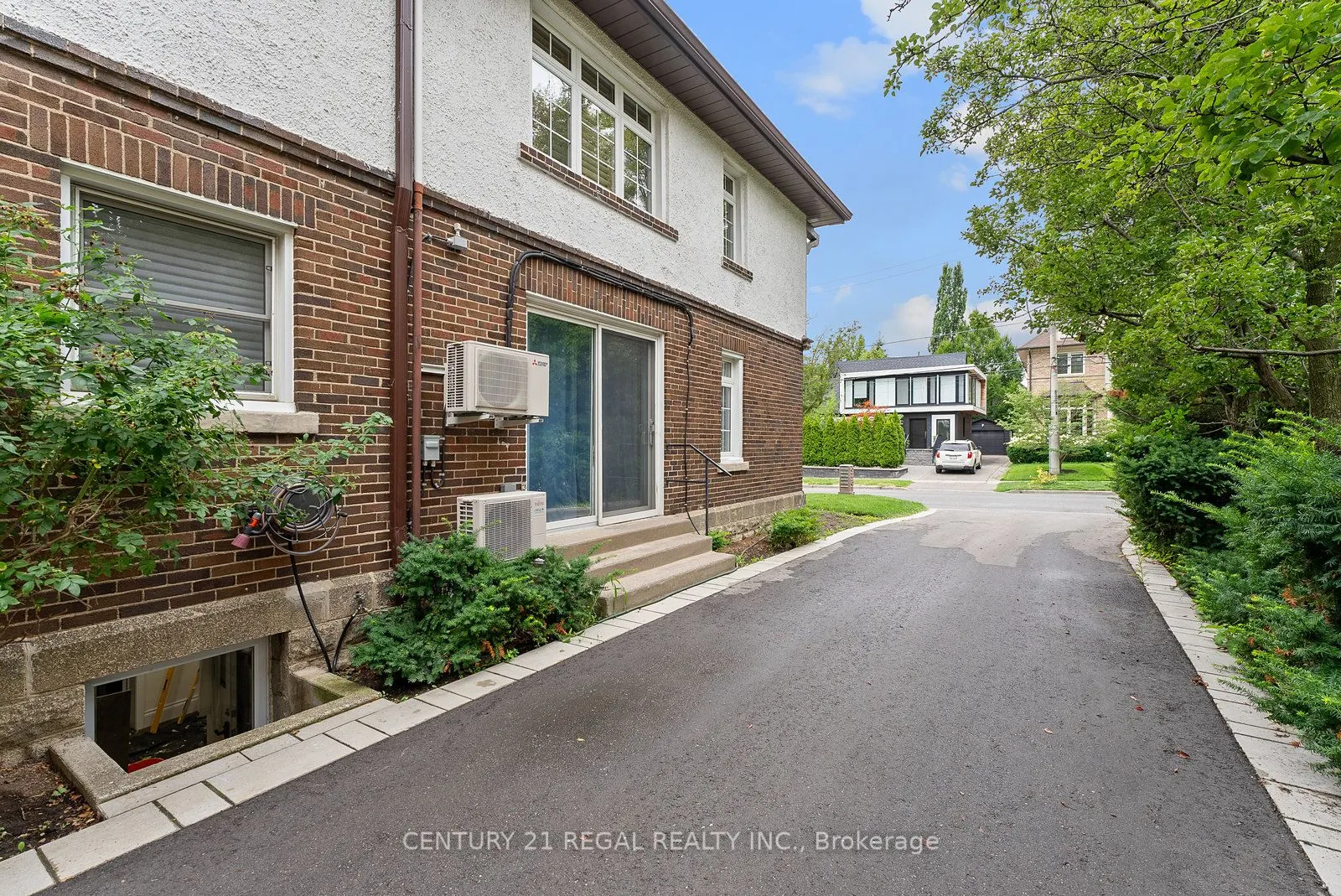 93 Douglas Crescent, #14