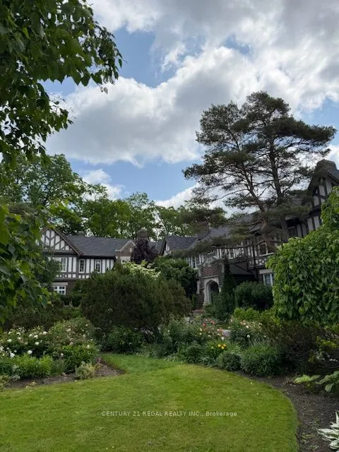 93 Douglas Crescent, #14