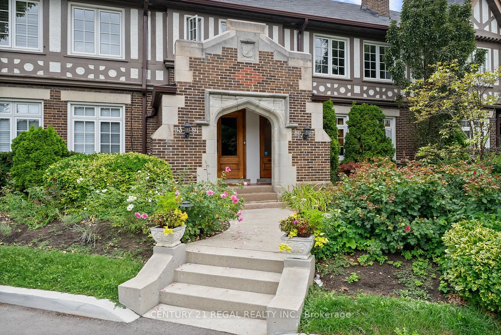 93 Douglas Crescent, #14