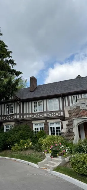 93 Douglas Crescent, #14