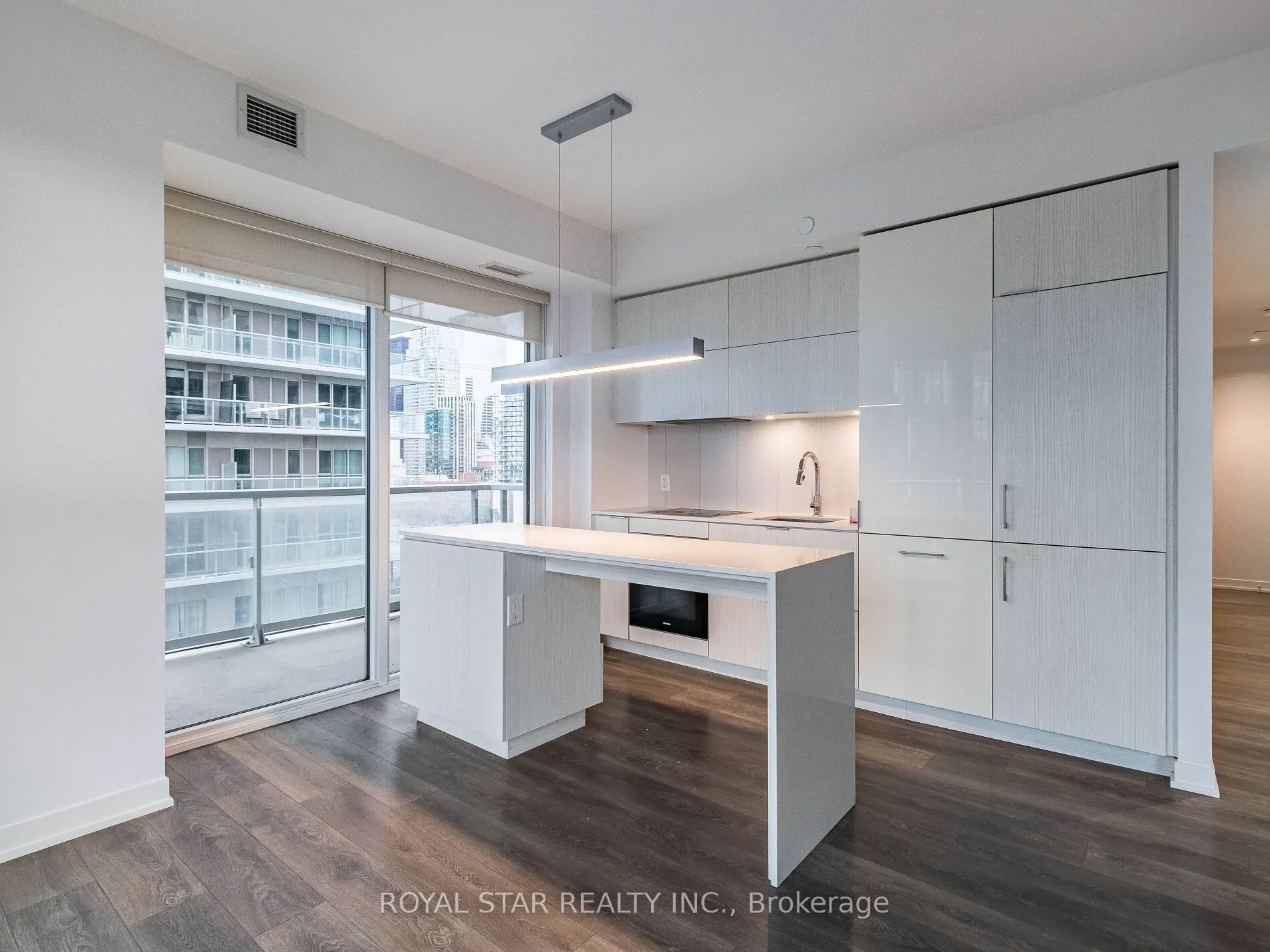 20 Richardson Street, #1305