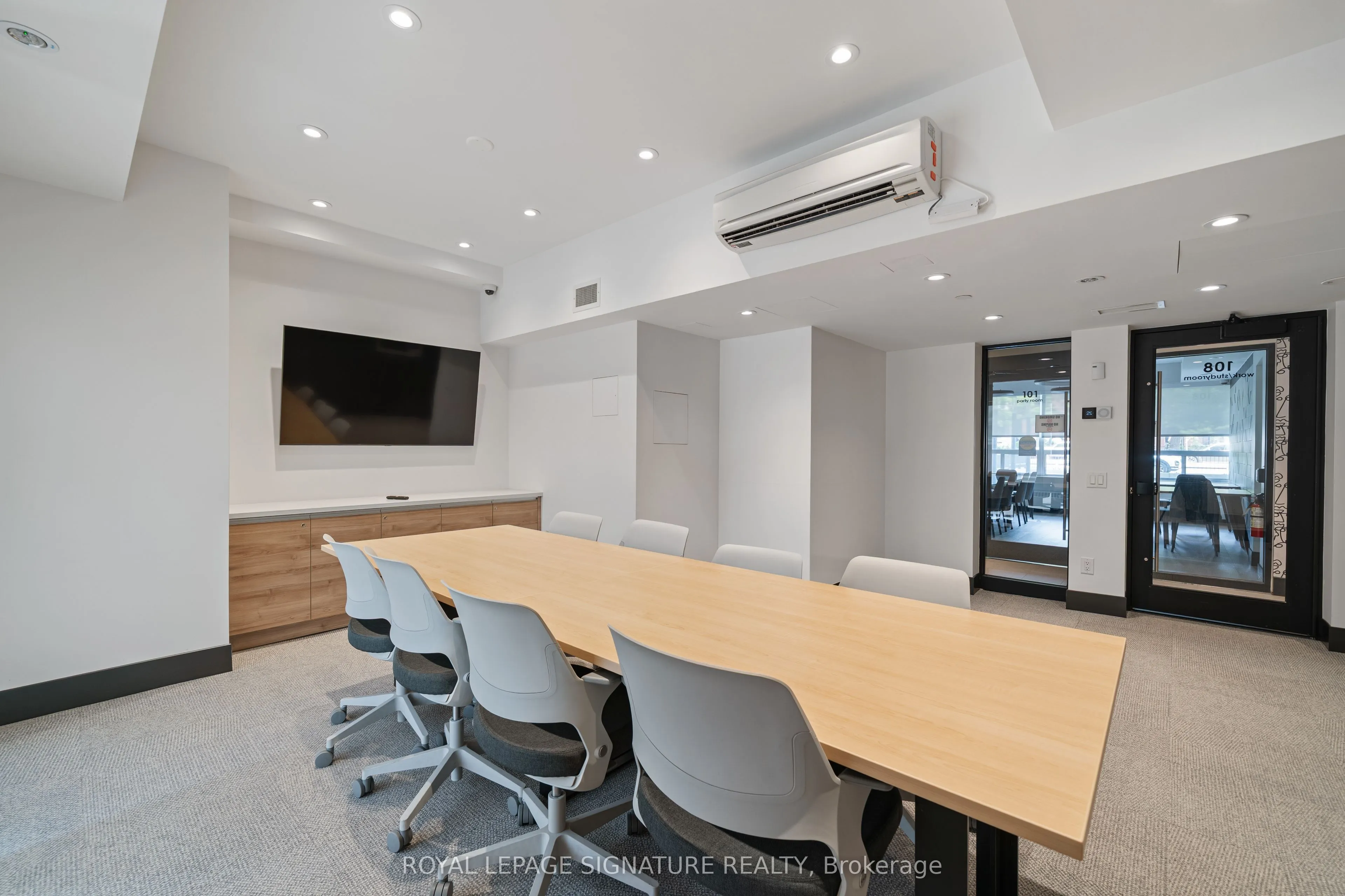 666 Spadina Avenue, #2501