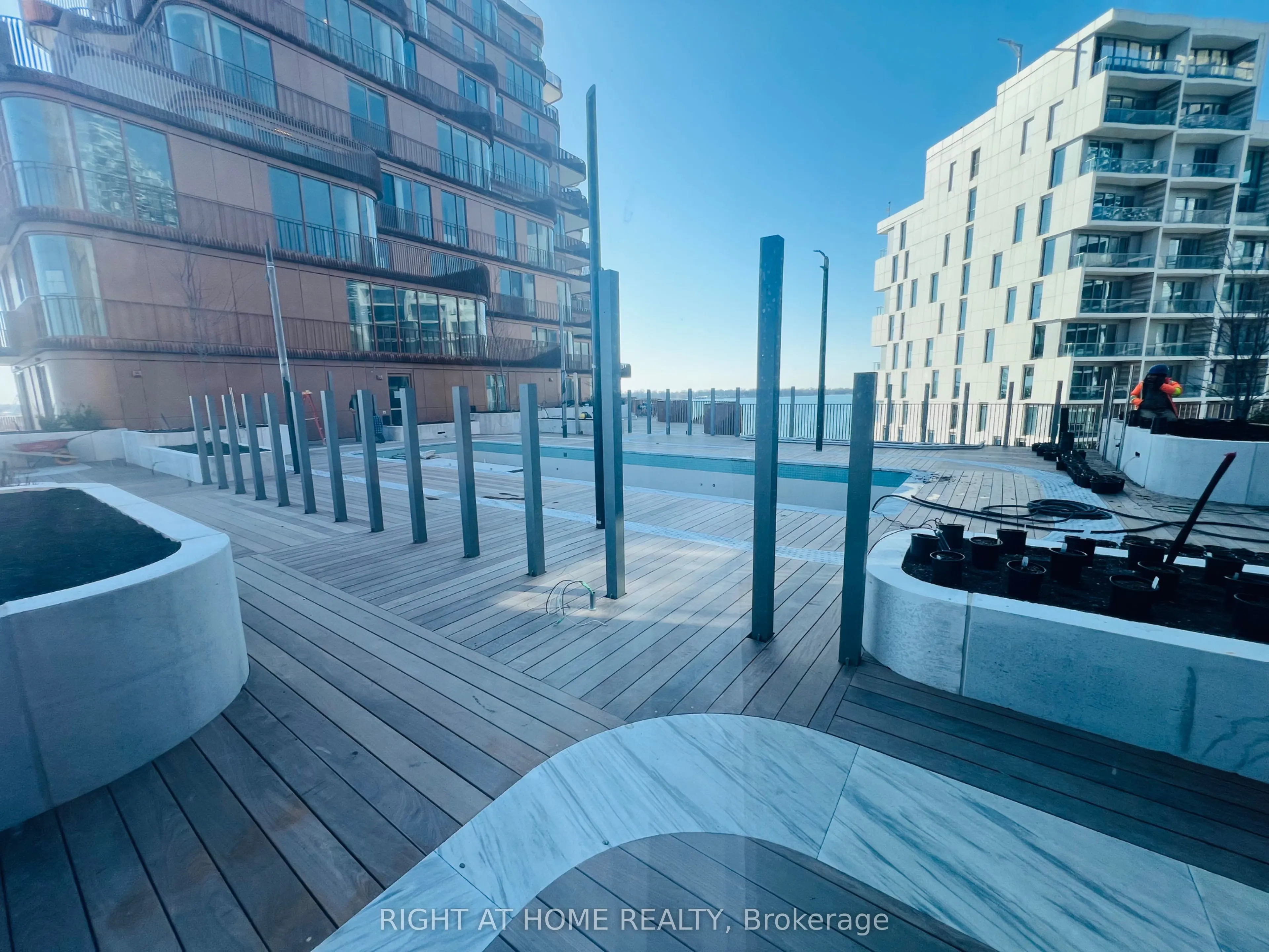 155 Merchants' Wharf #510
