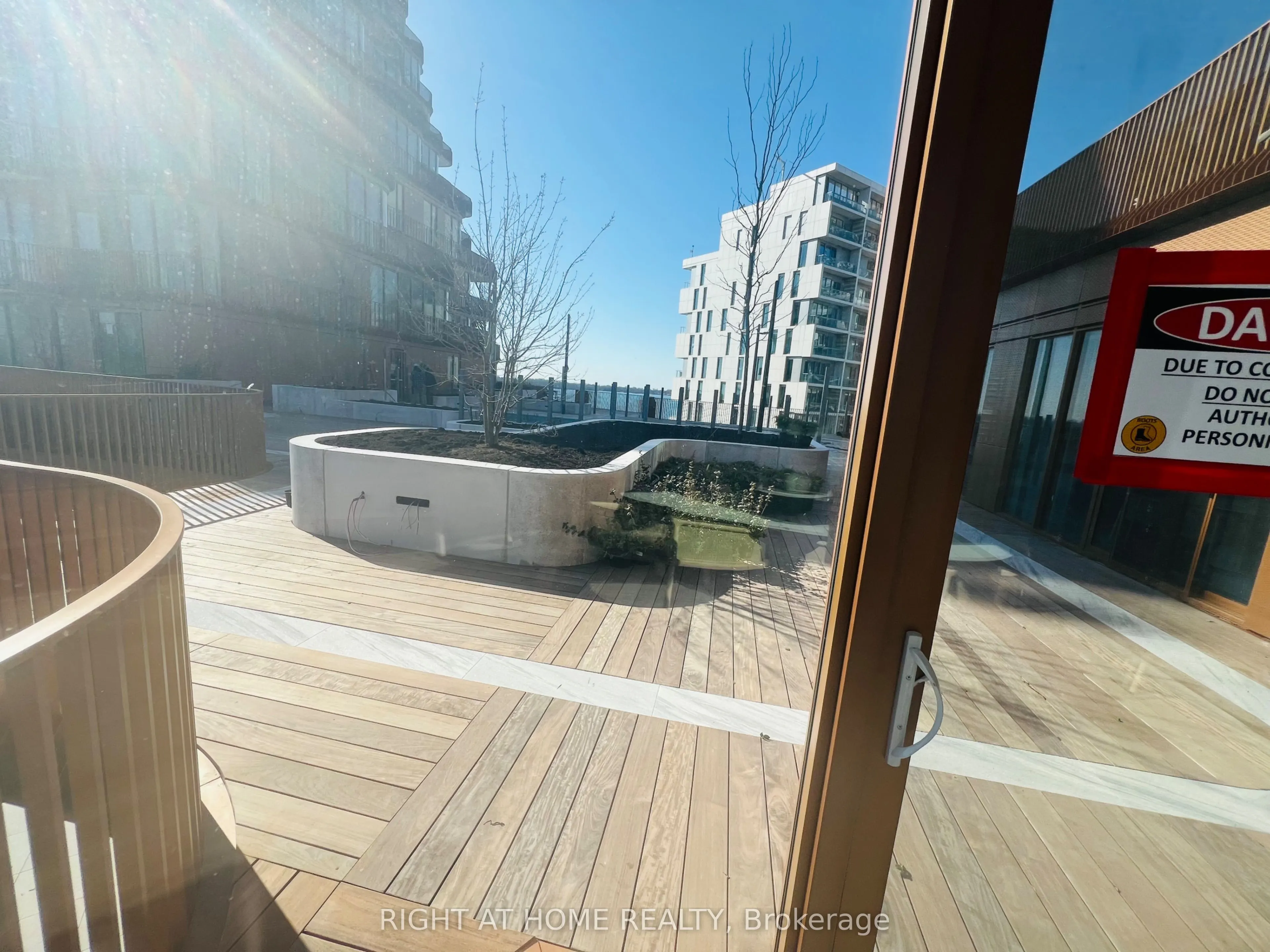 155 Merchants' Wharf #510