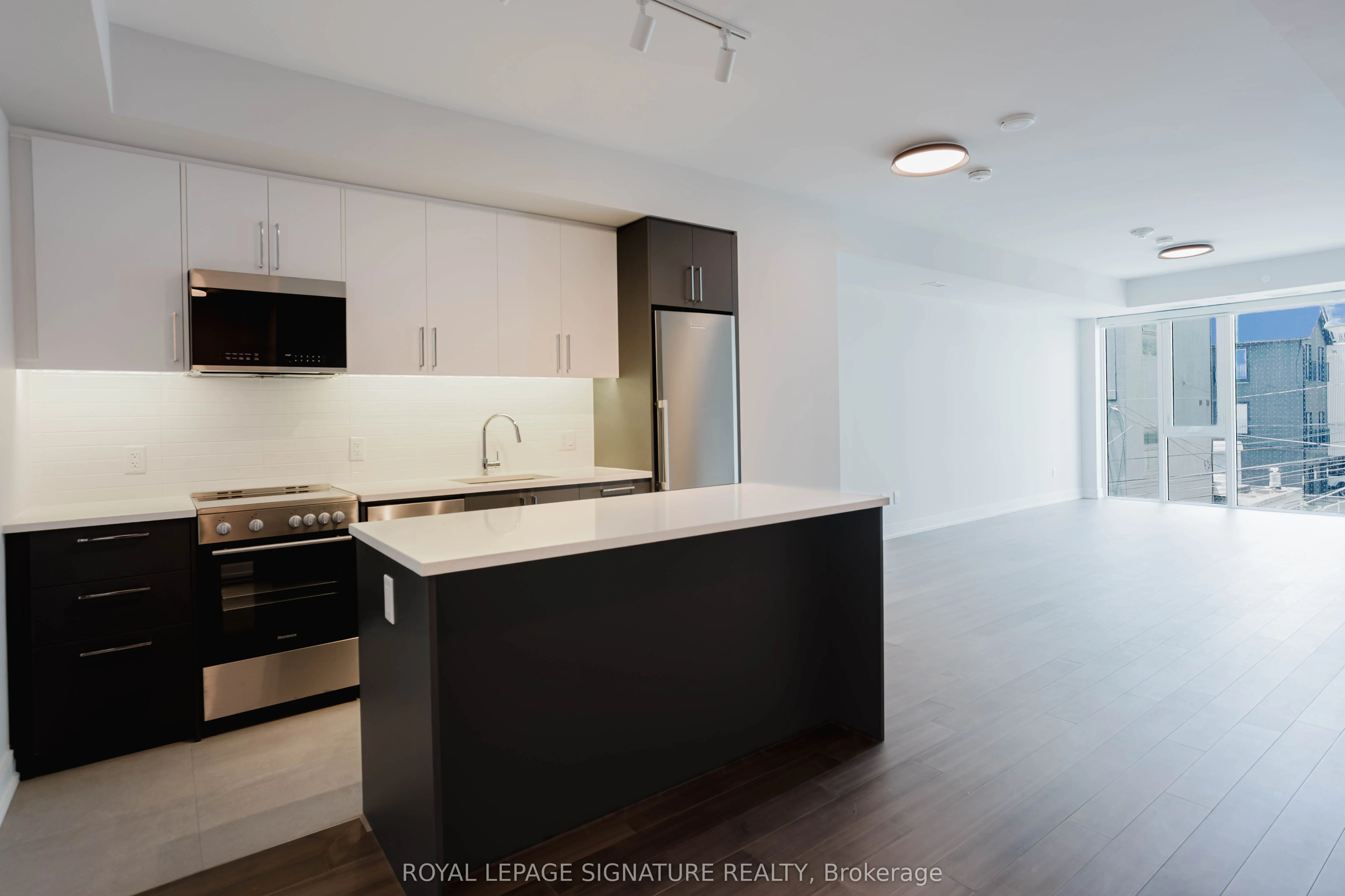664 Spadina Avenue, #215