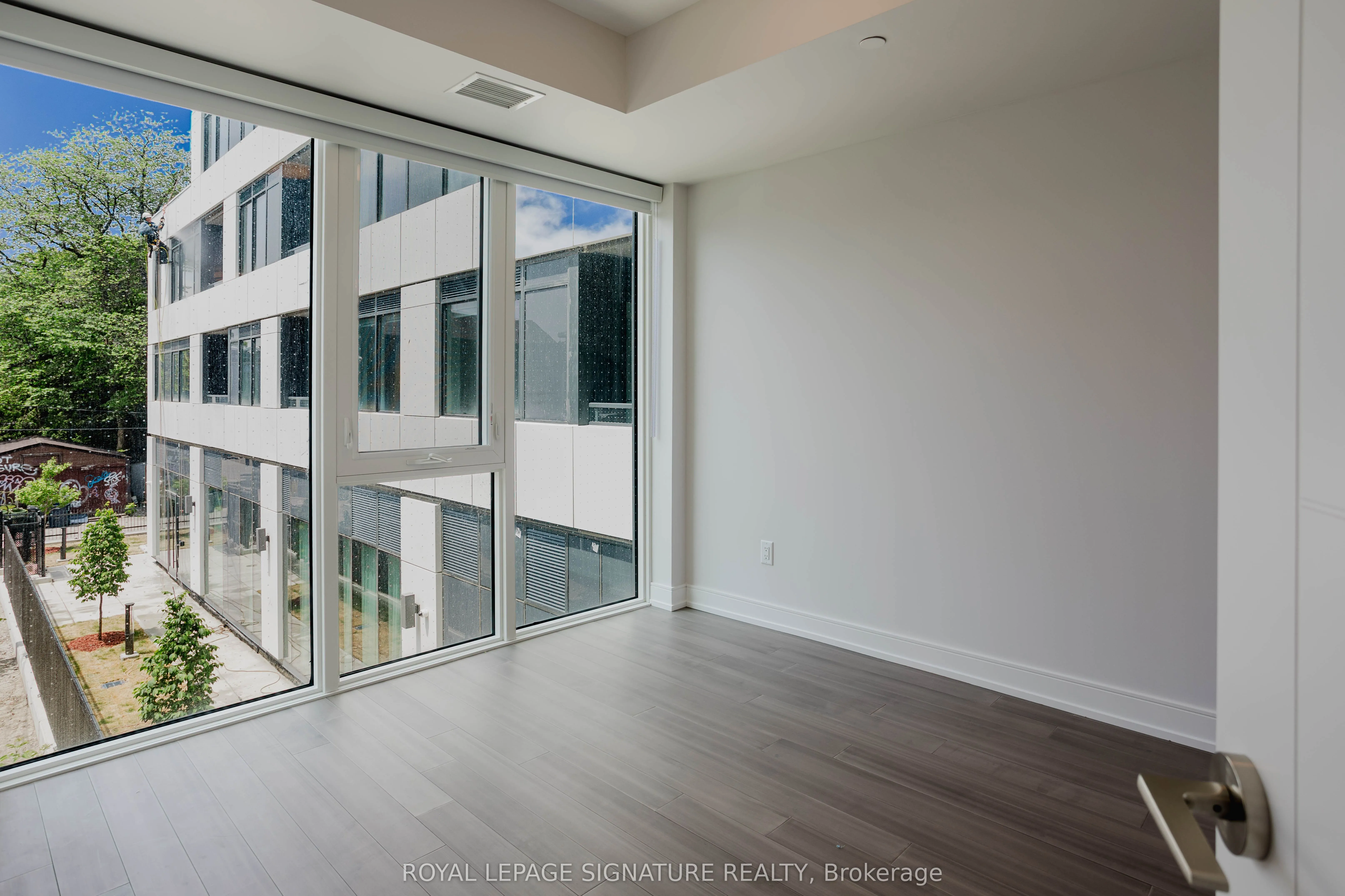 664 Spadina Avenue, #215