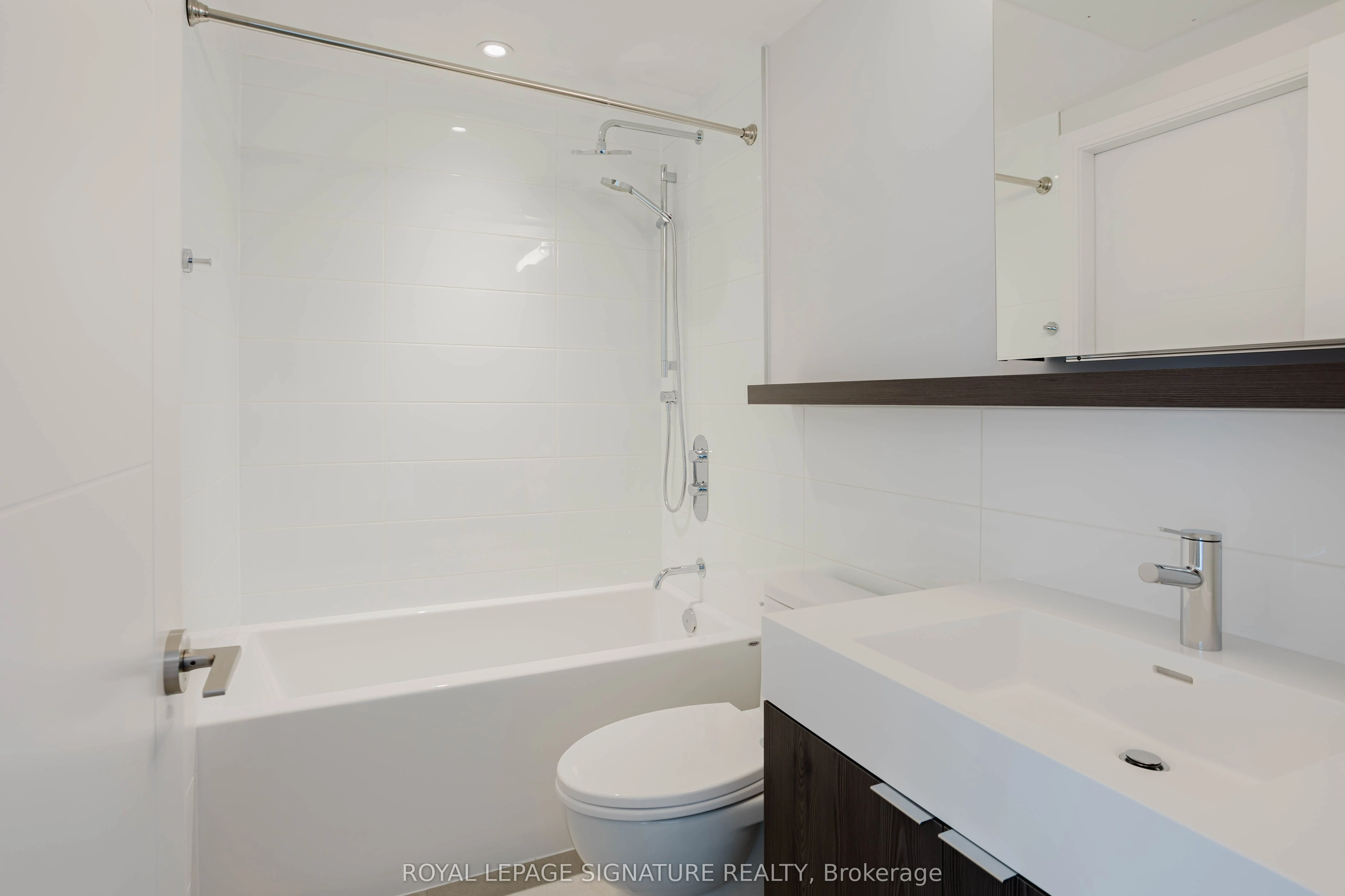 664 Spadina Avenue, #215