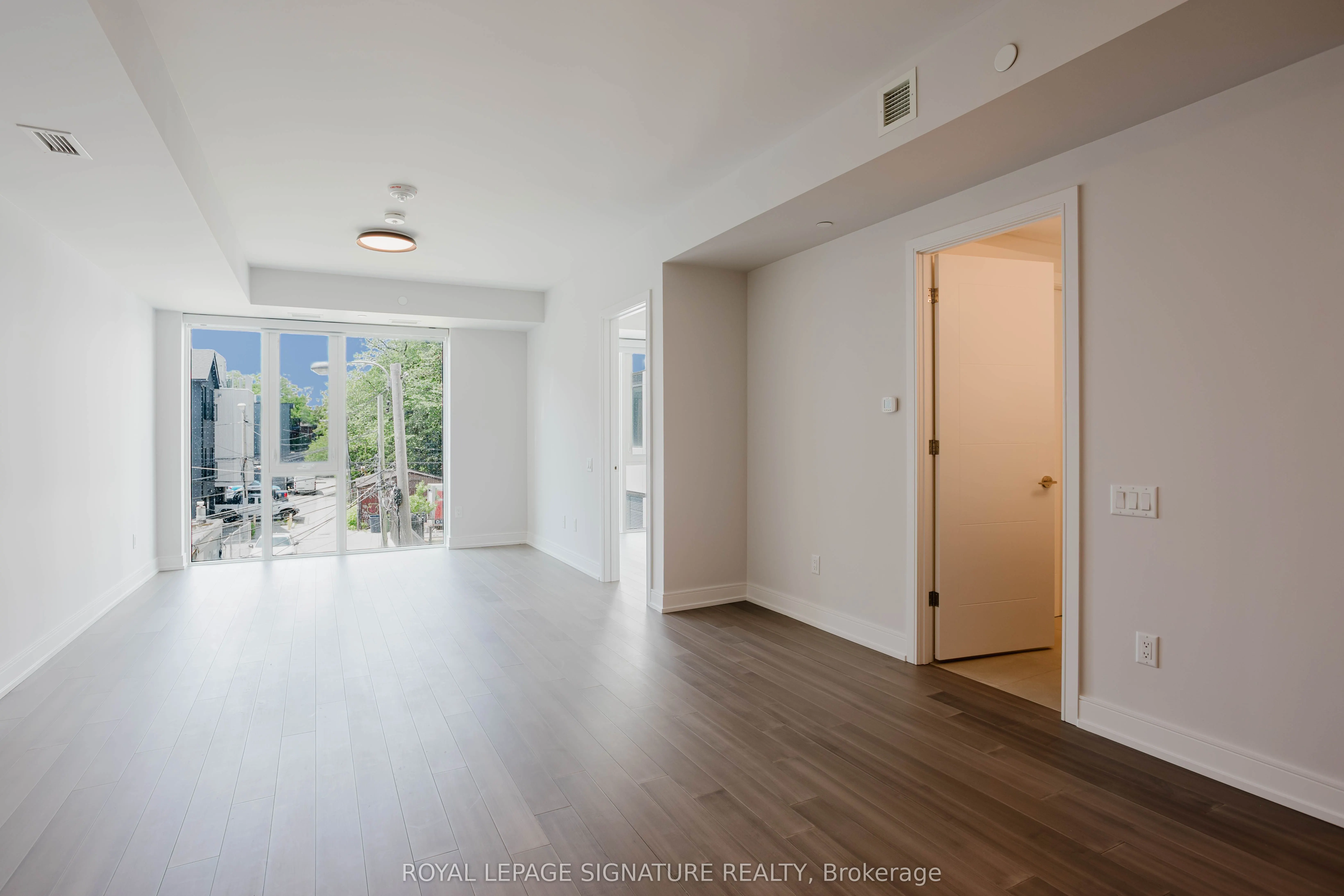 664 Spadina Avenue, #215