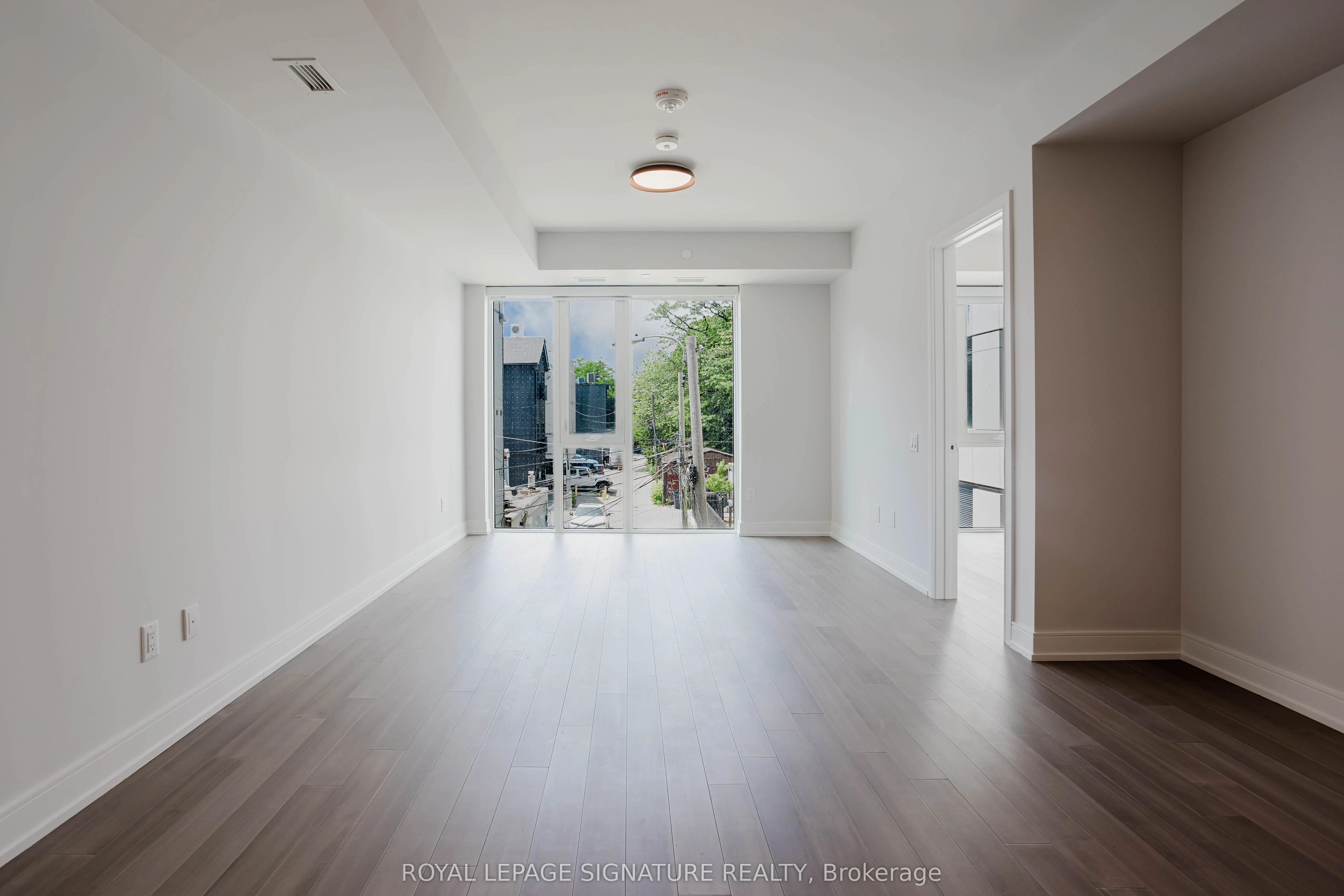 664 Spadina Avenue, #215