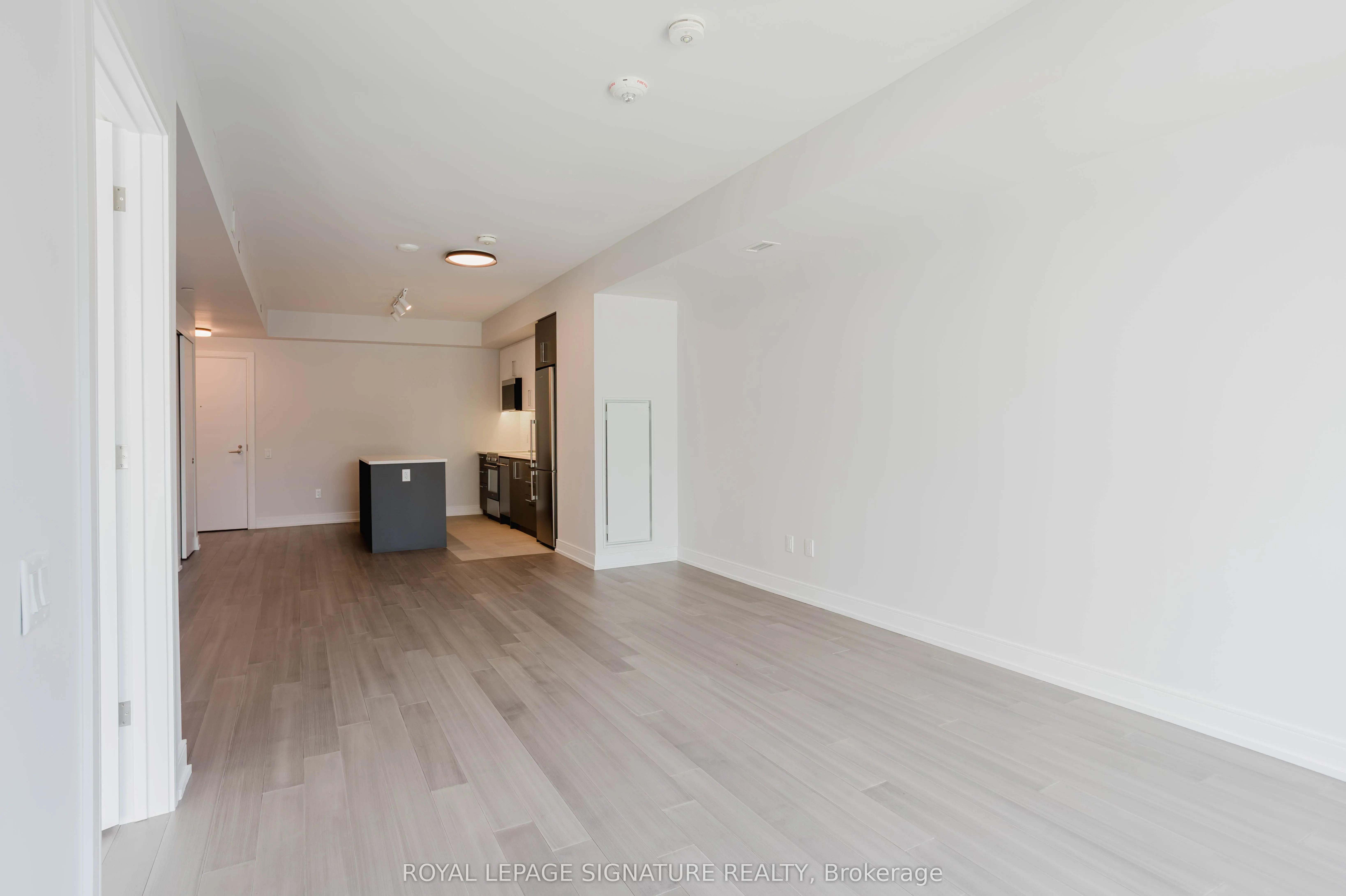 664 Spadina Avenue, #215