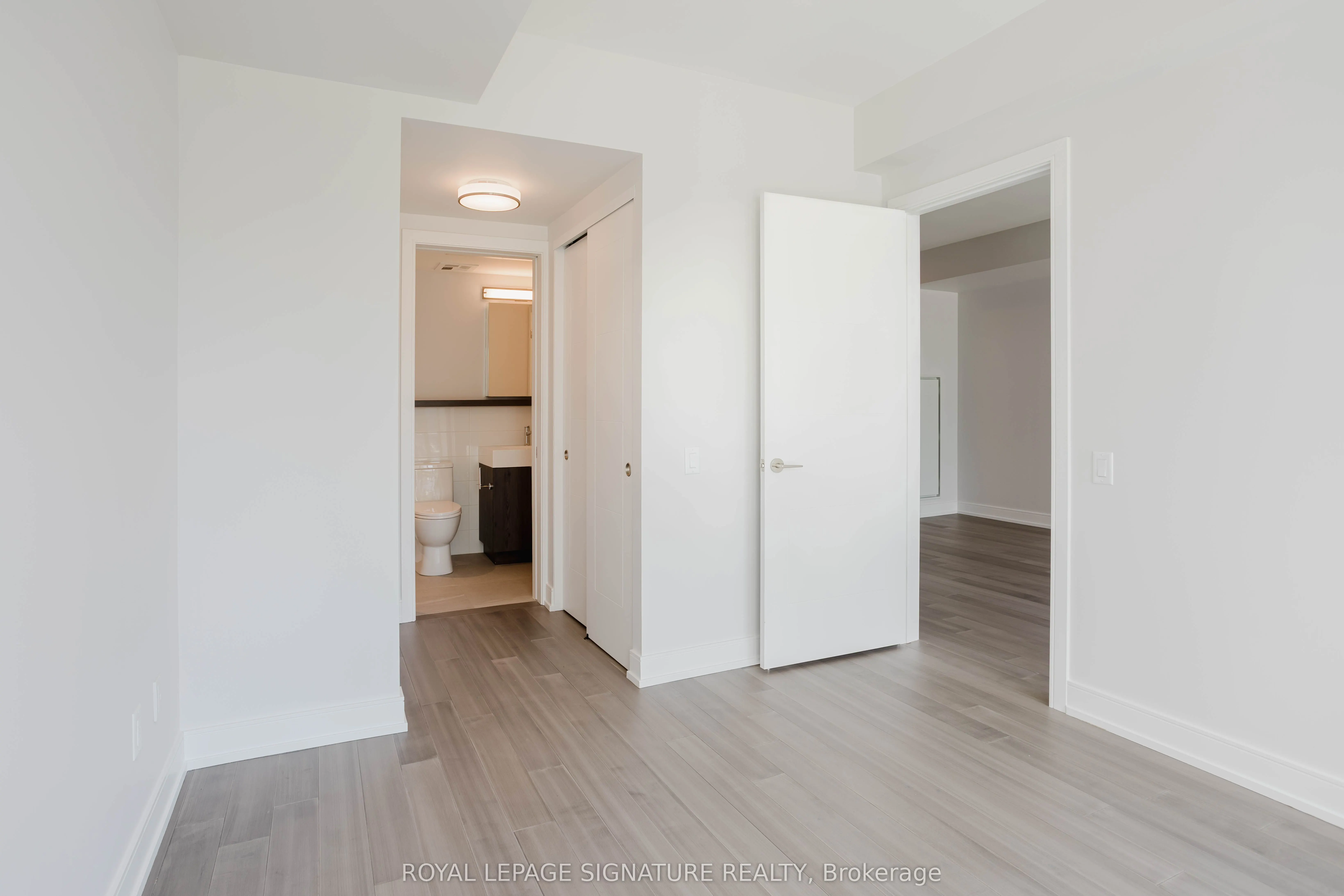 664 Spadina Avenue, #215