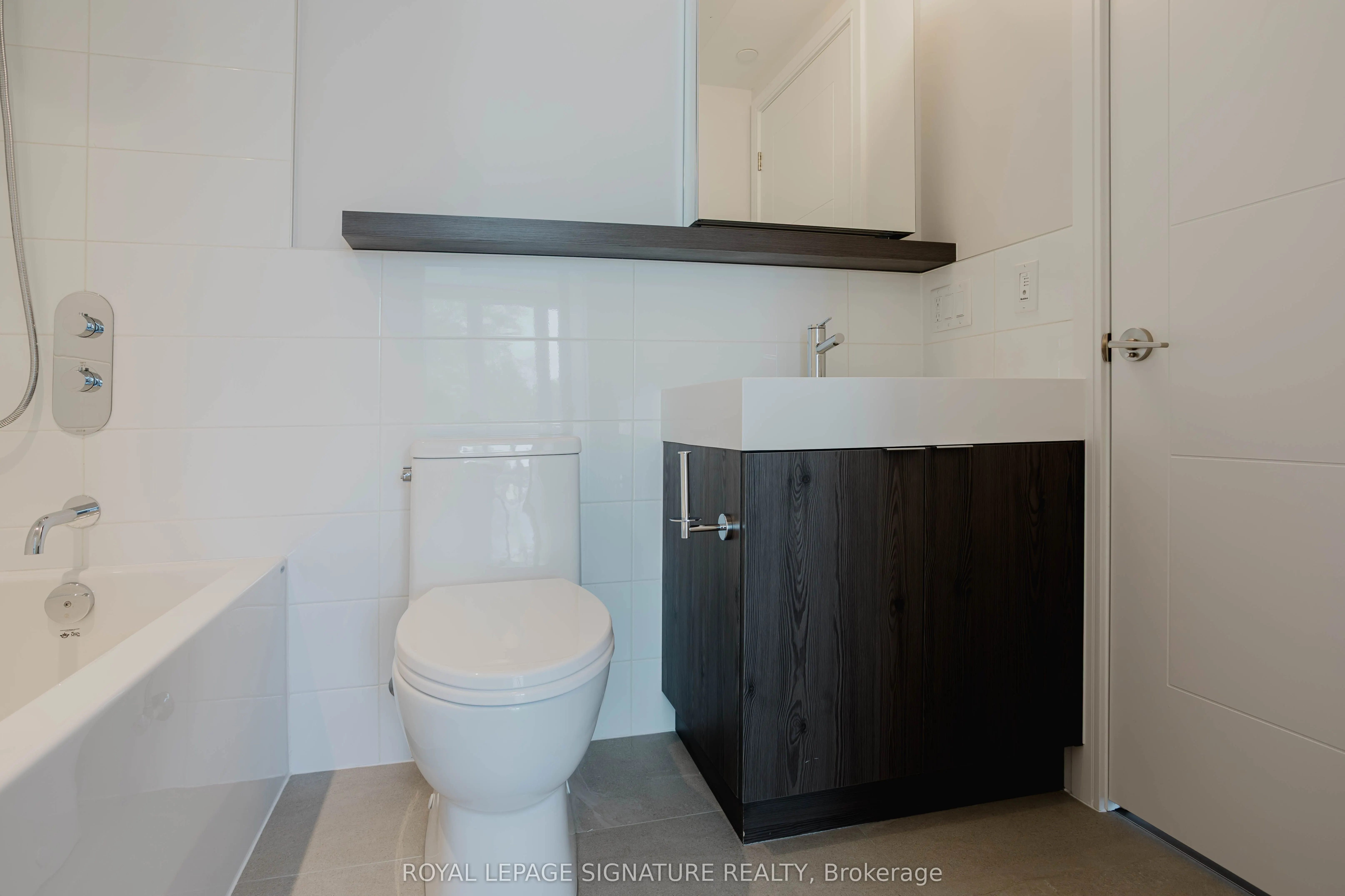 664 Spadina Avenue, #215