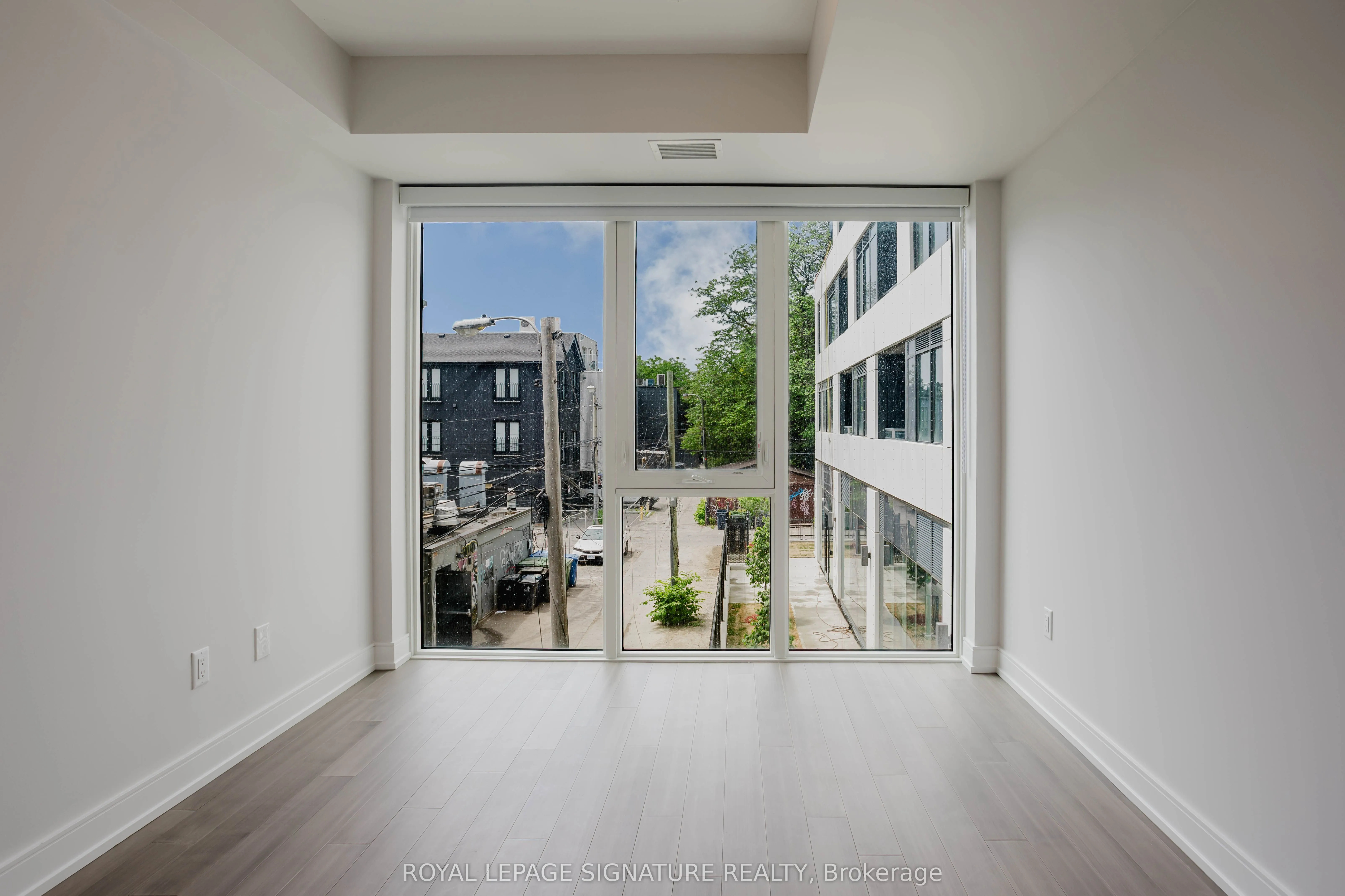 664 Spadina Avenue, #215
