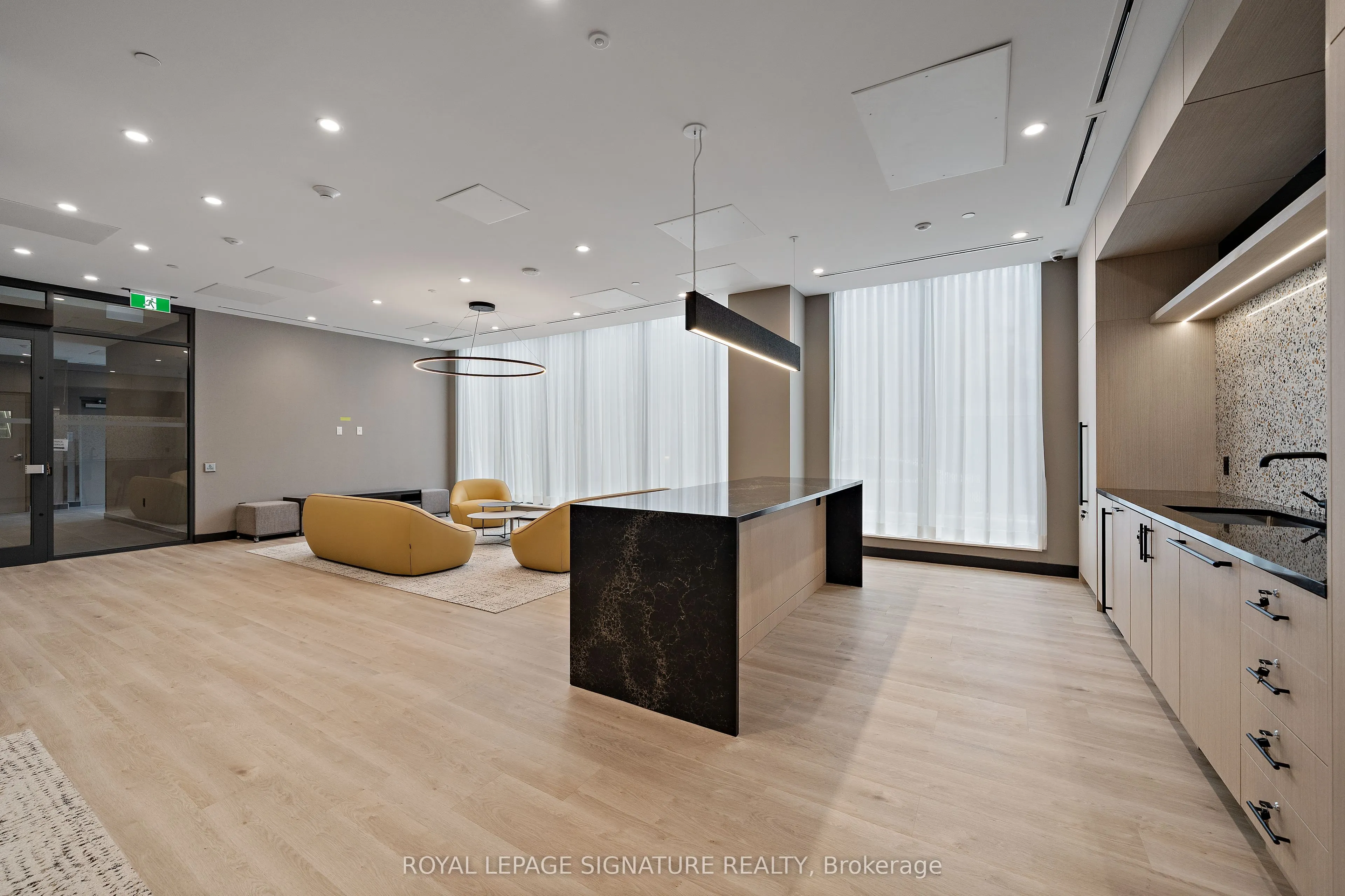 664 Spadina Avenue, #215