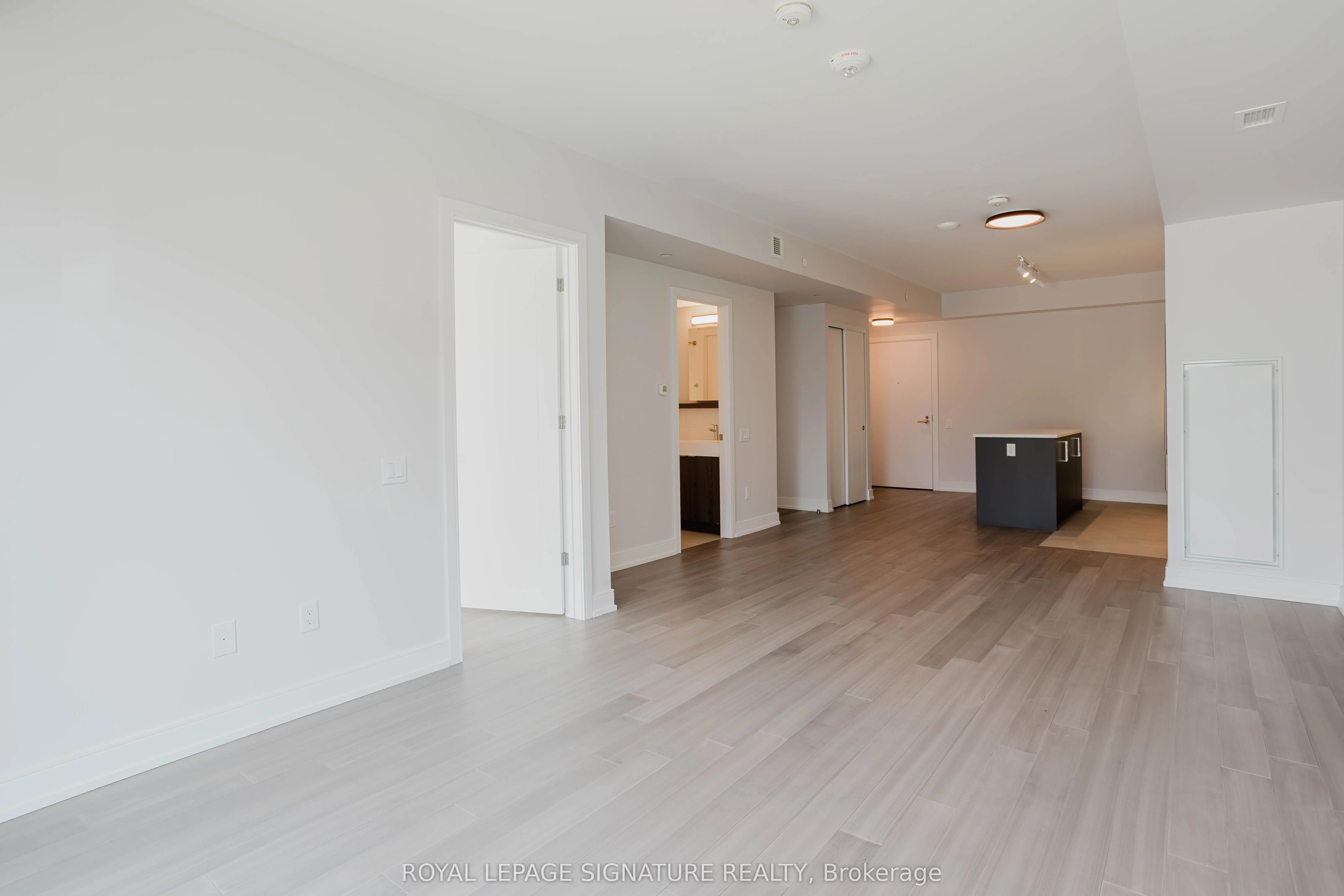 664 Spadina Avenue, #215