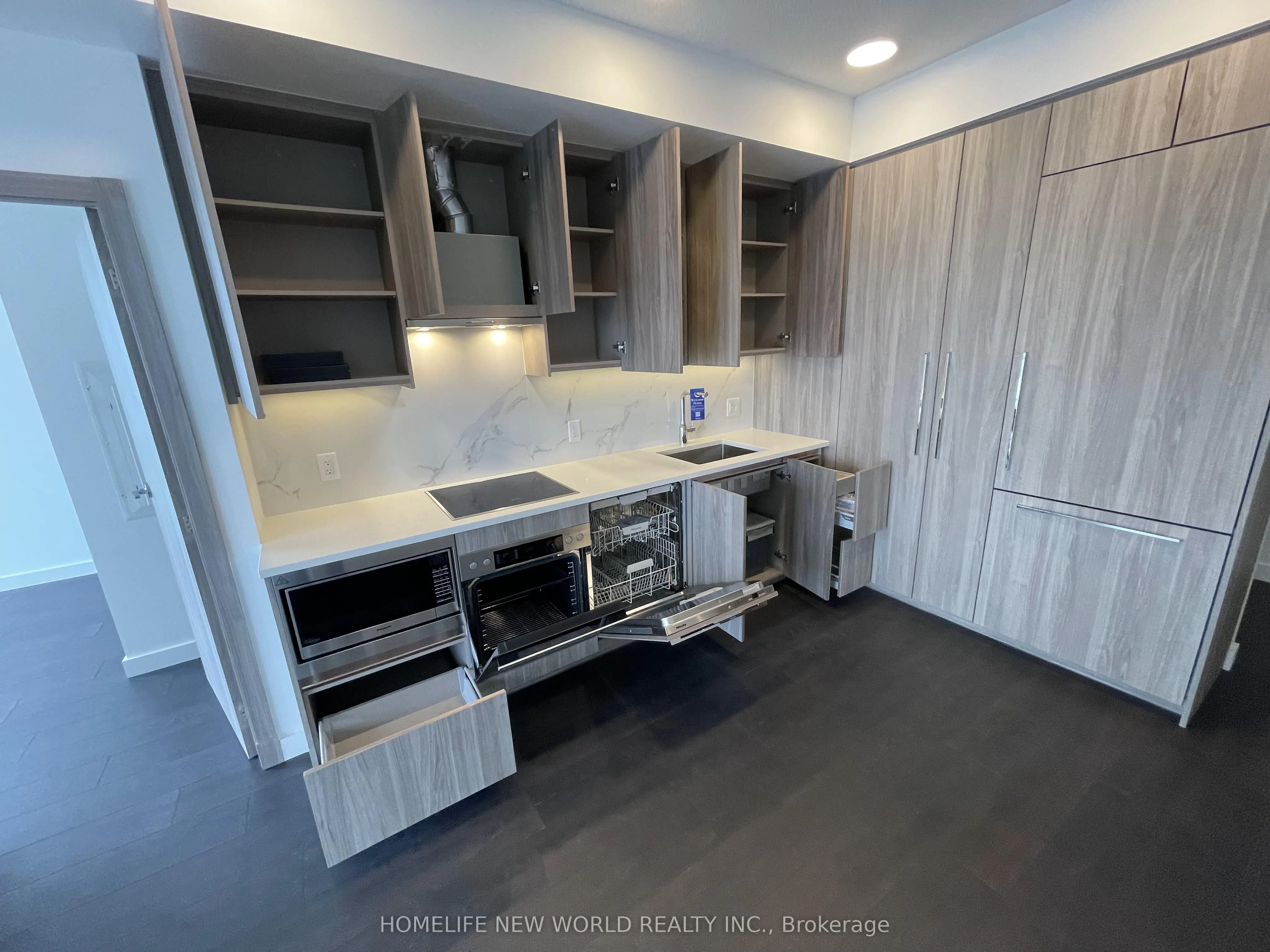 27 Mcmahon Drive, #3001