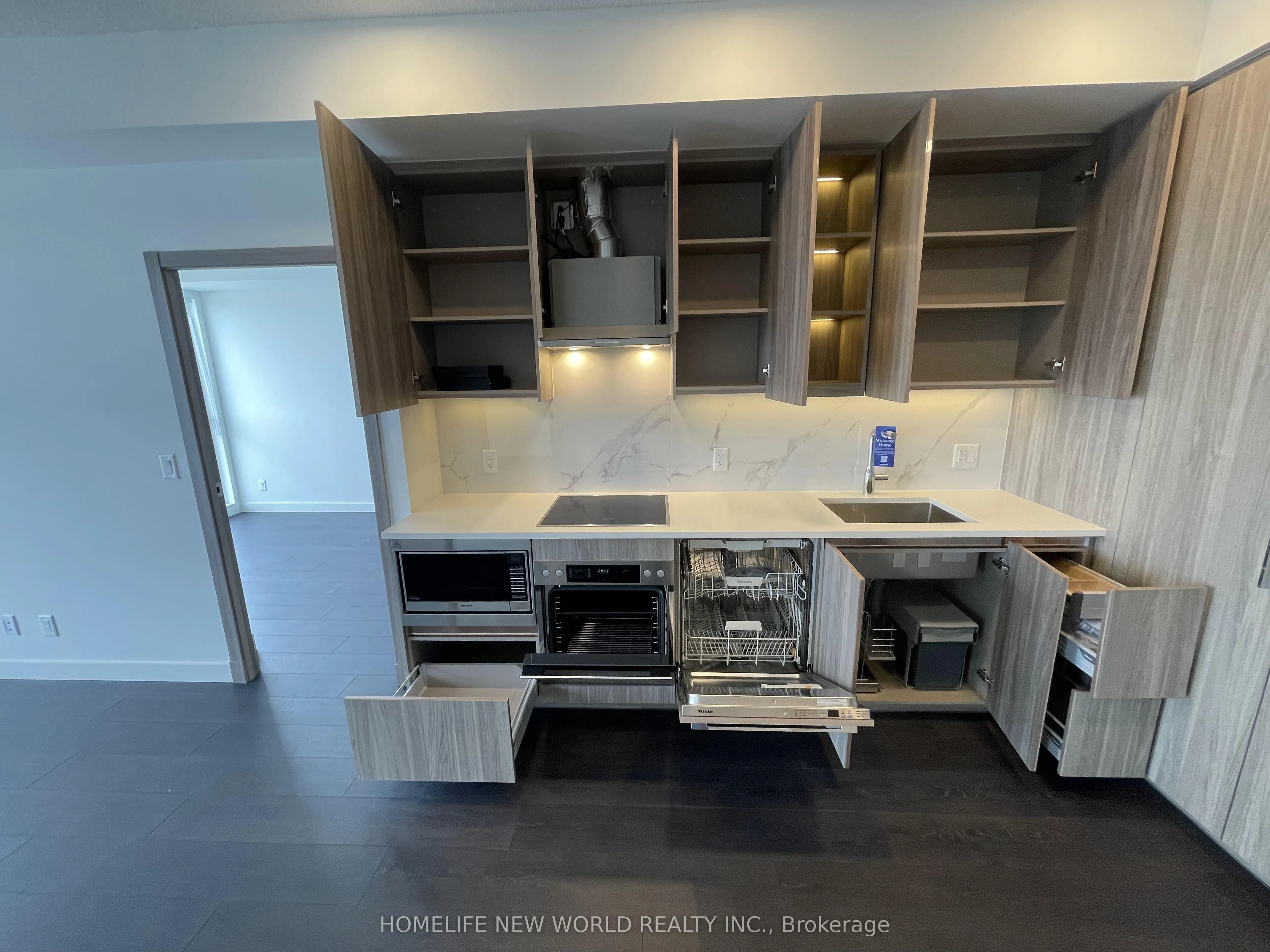27 Mcmahon Drive, #3001