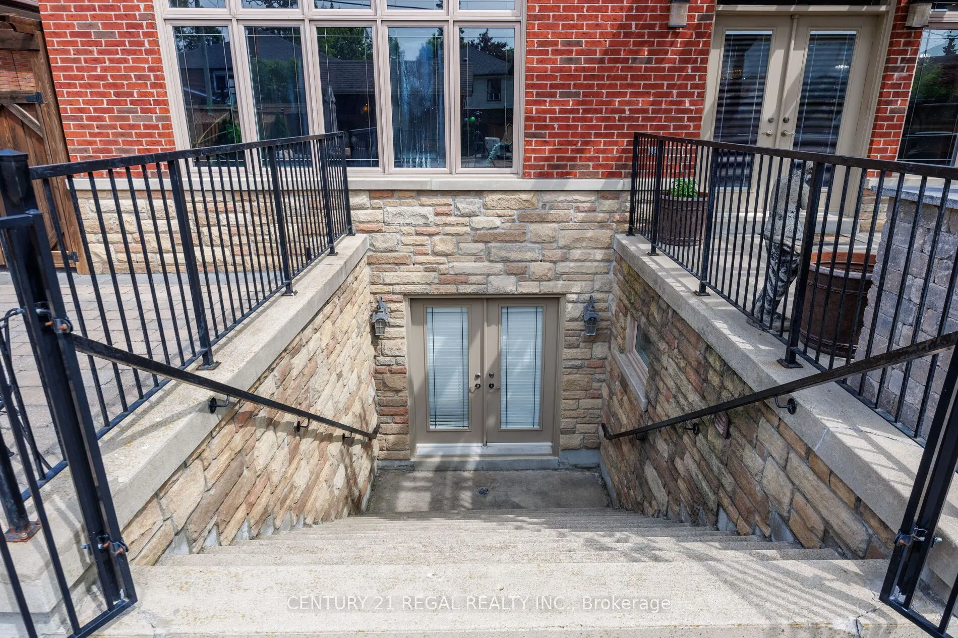 127 Sultana Avenue