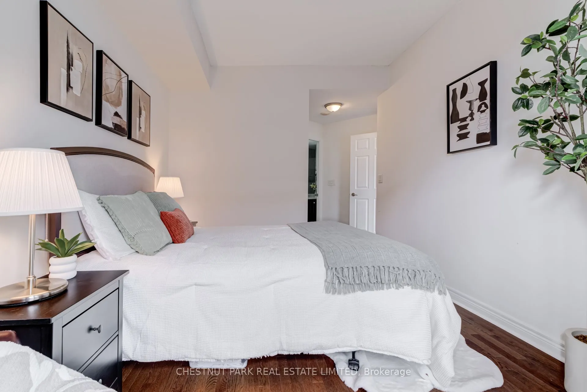 736 Spadina Avenue, #1711