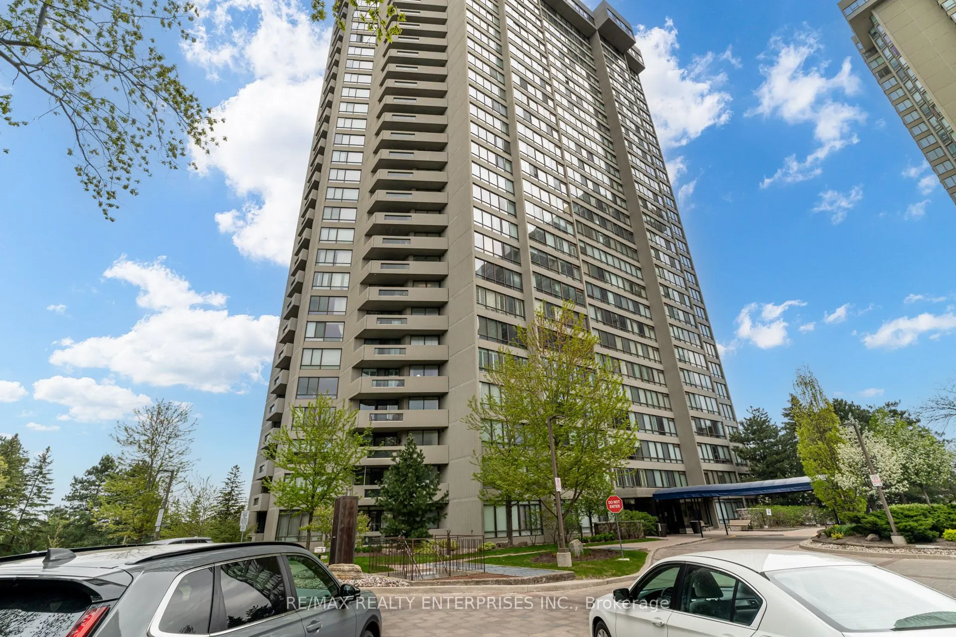 65 Skymark Drive, #204