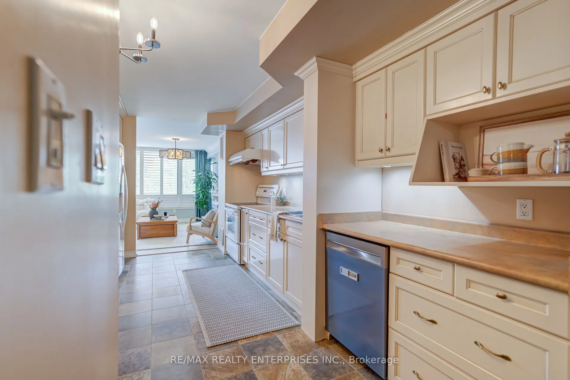 65 Skymark Drive, #204