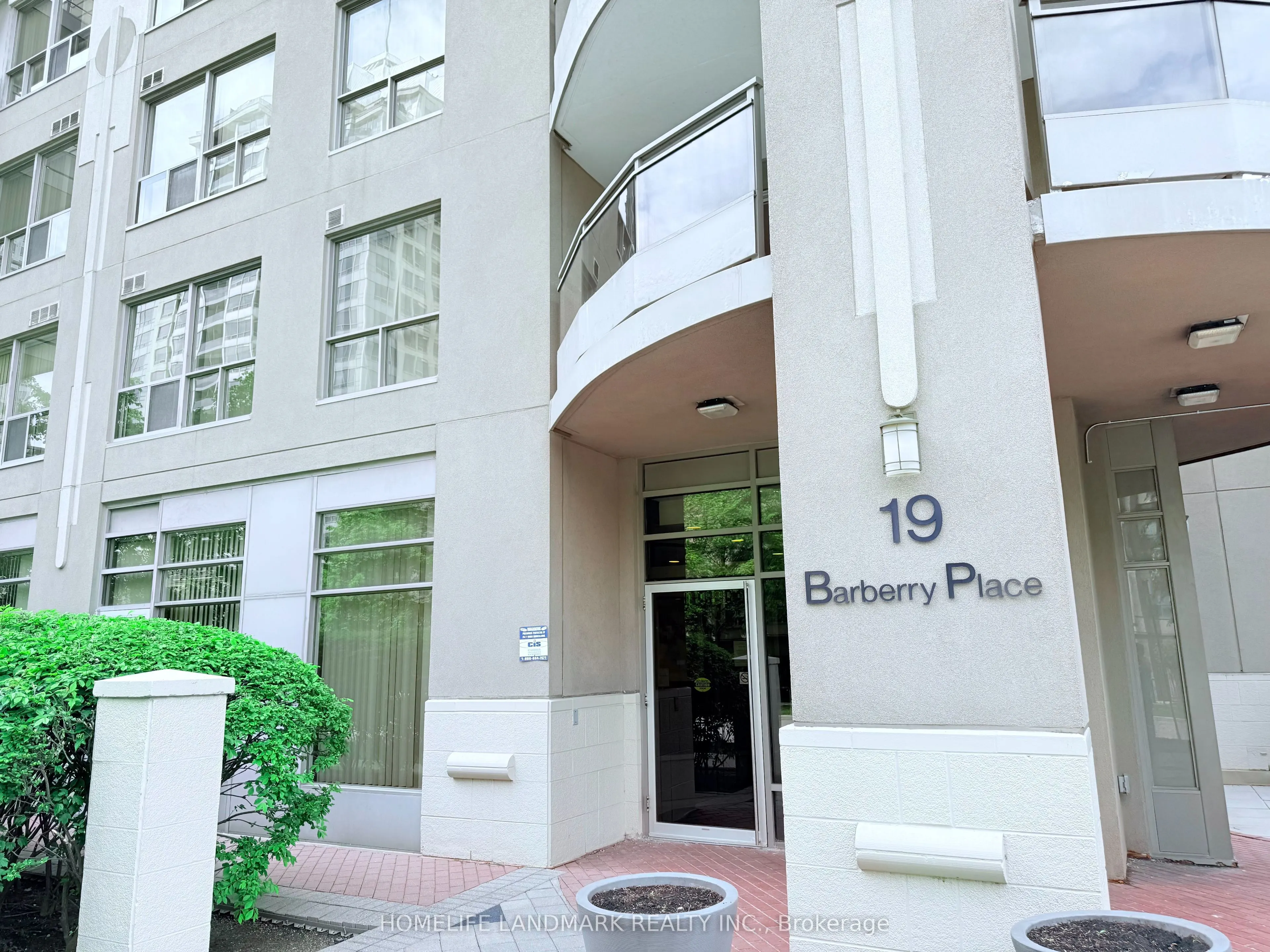 19 BARBERRY Place, #702