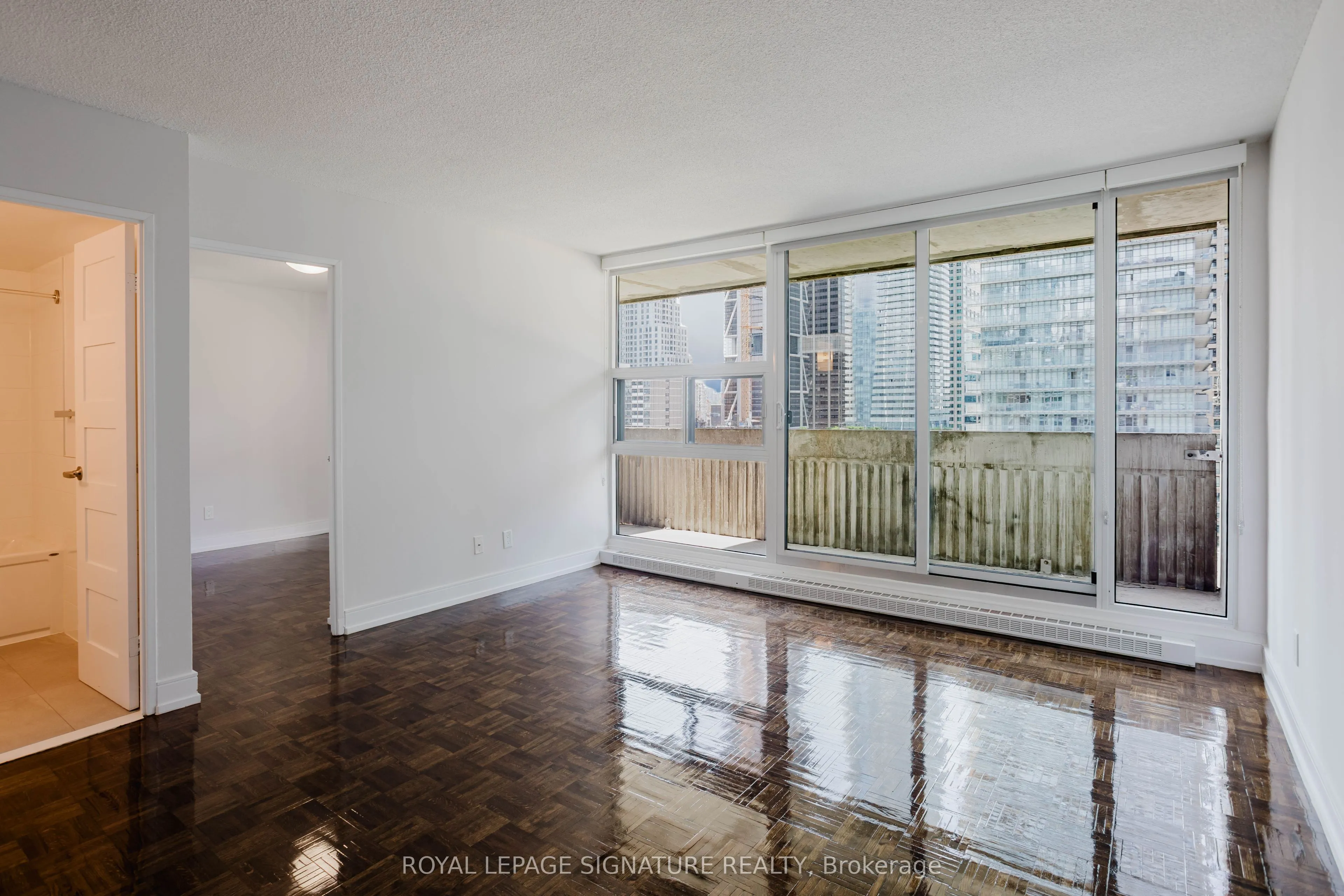33 Isabella Street, #1806