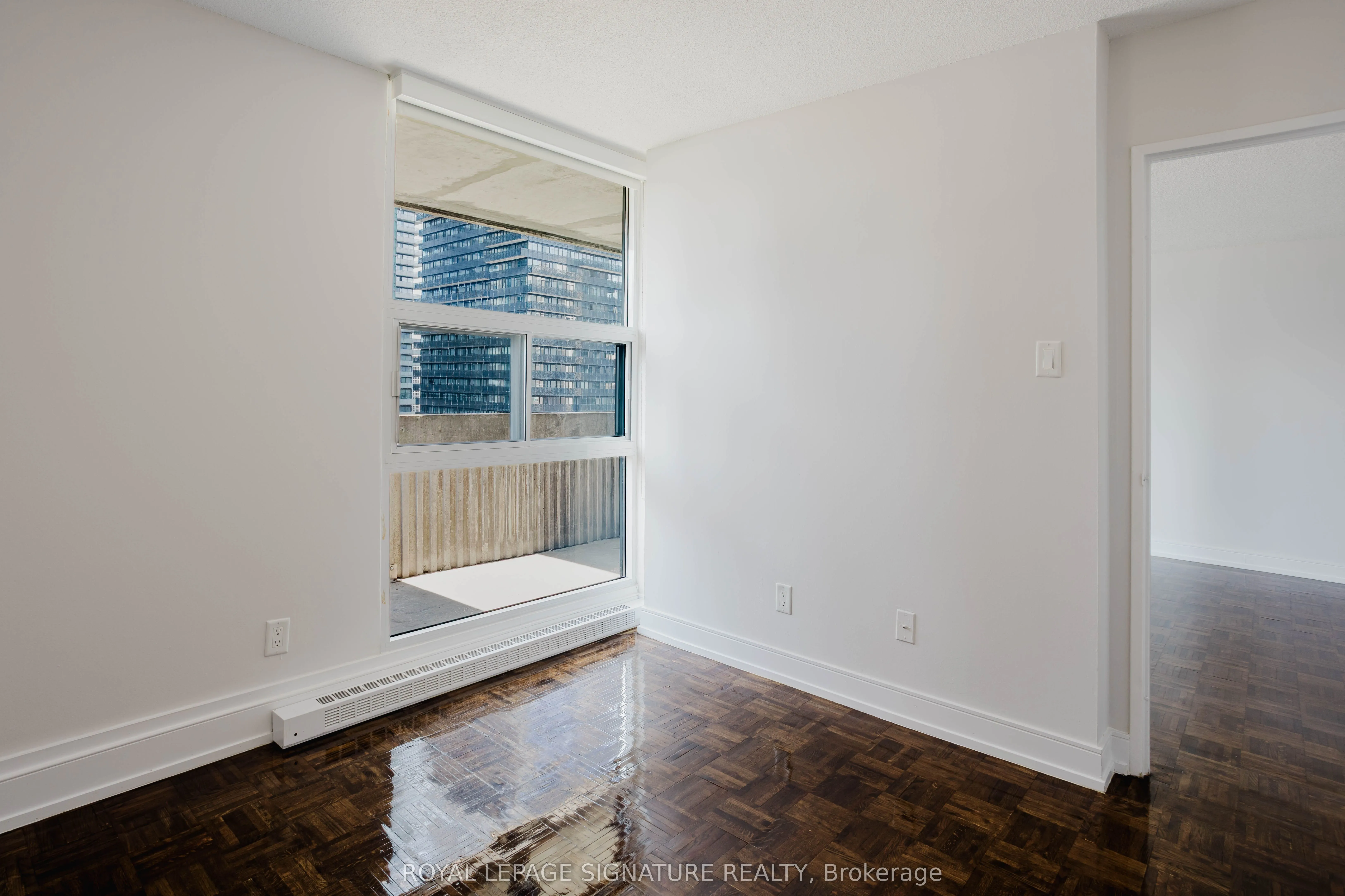 33 Isabella Street, #1806