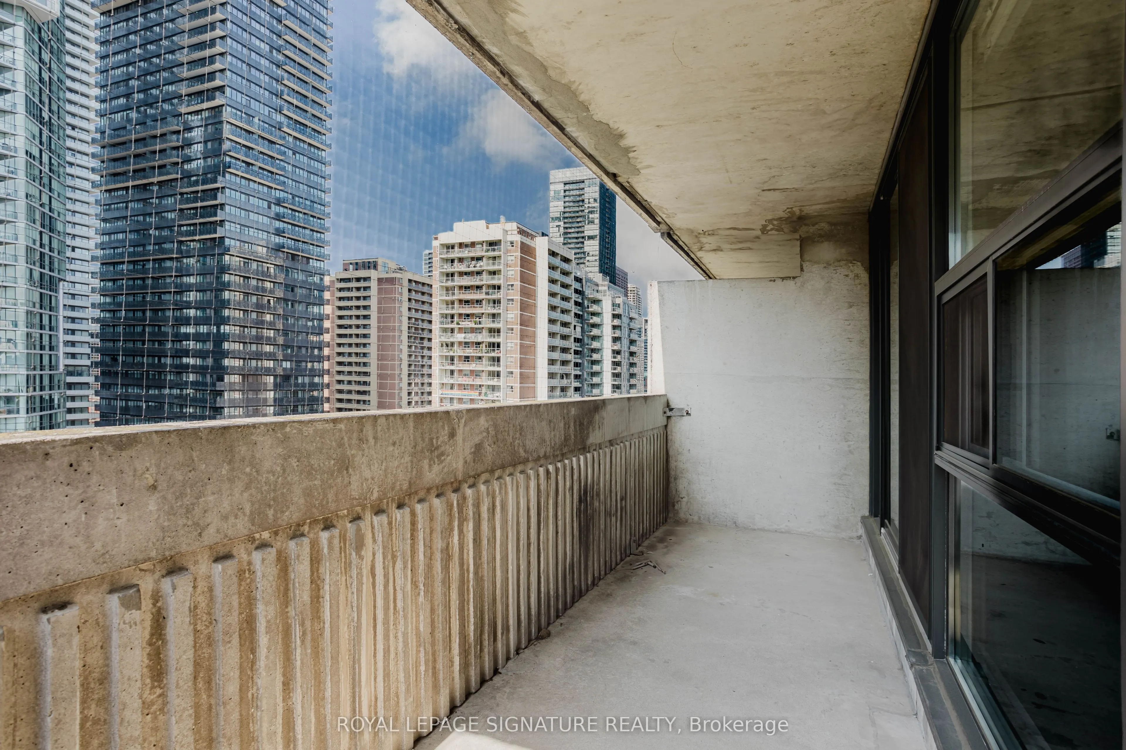 33 Isabella Street, #1806
