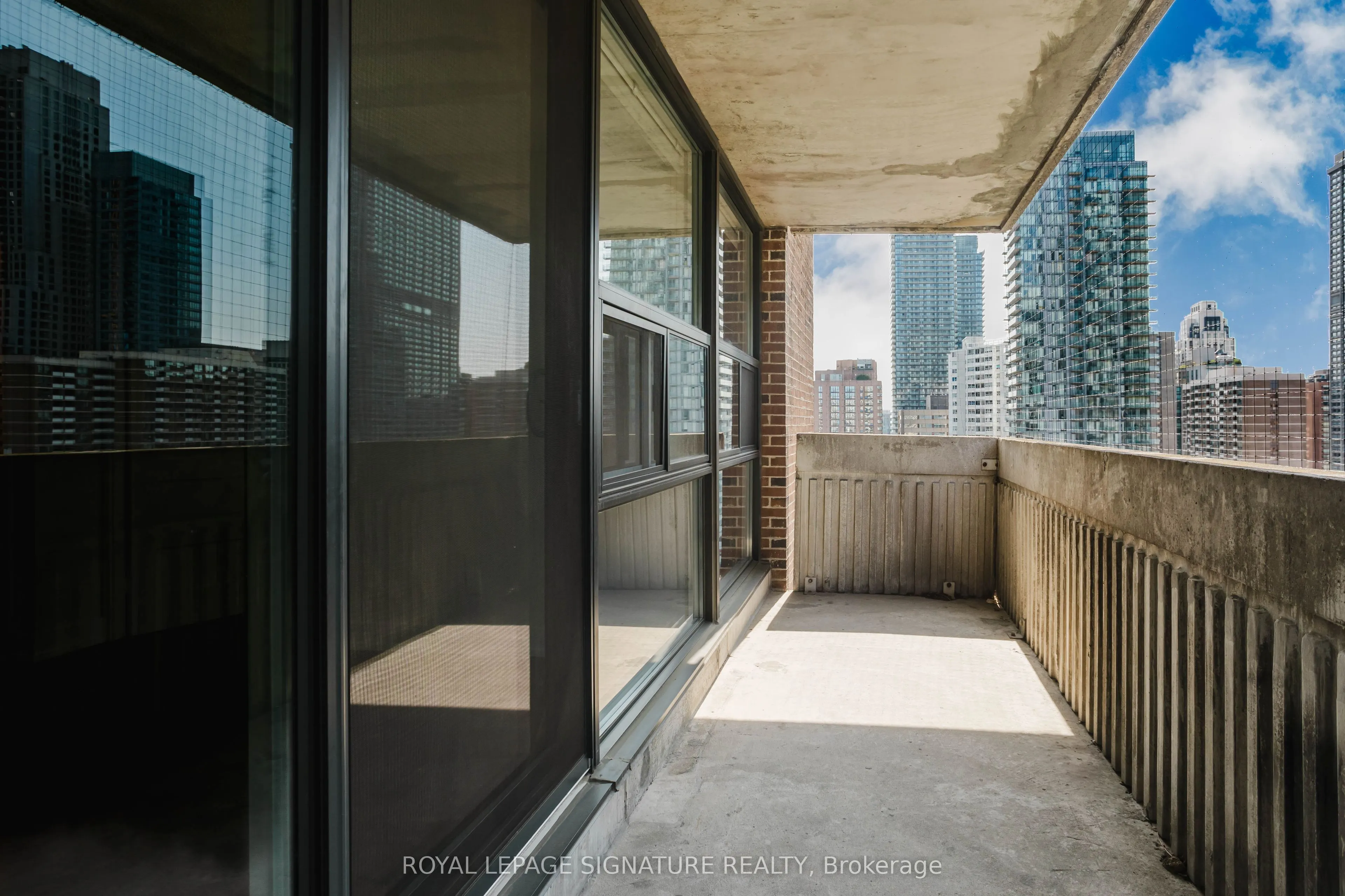 33 Isabella Street, #1806