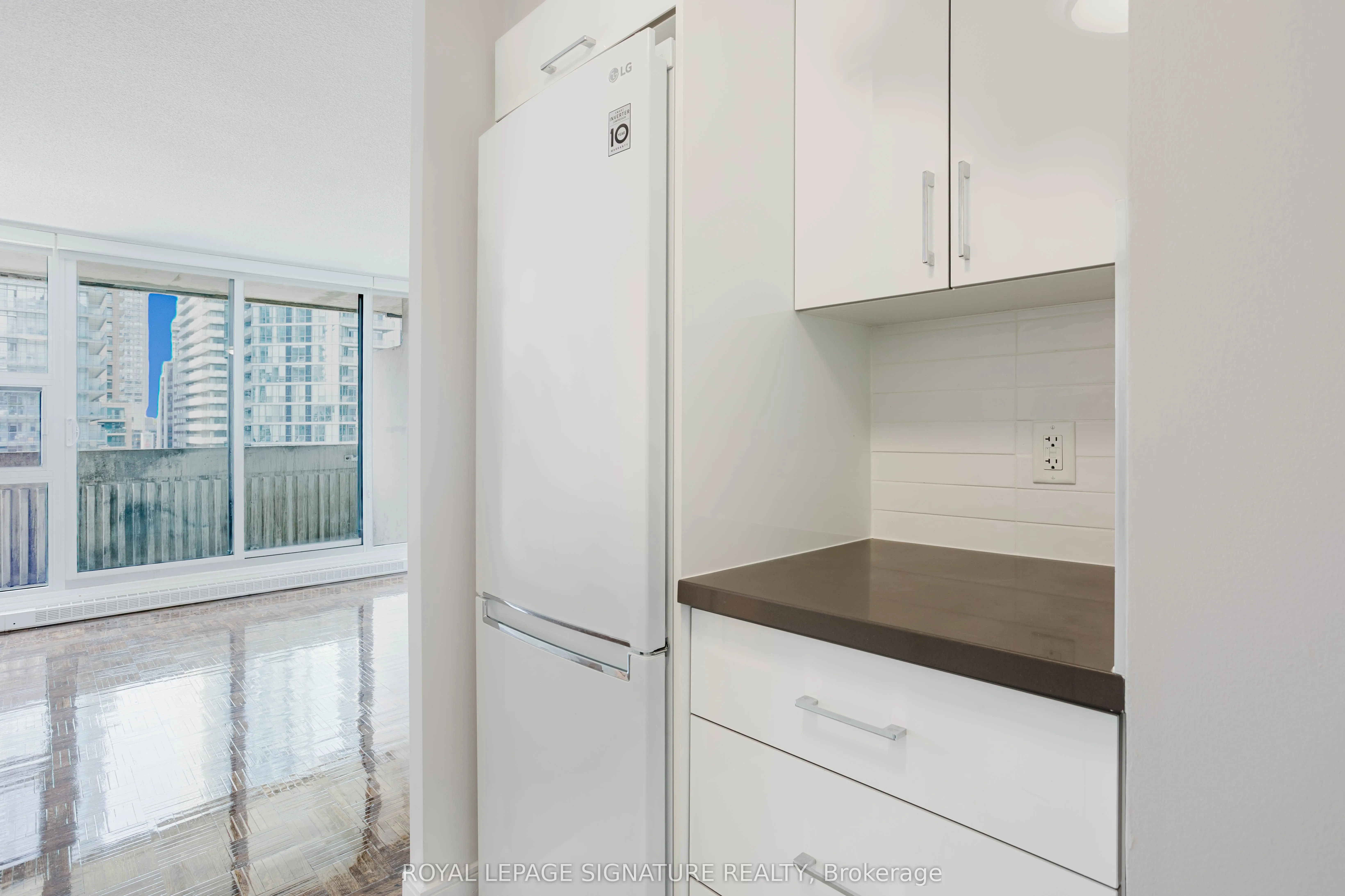 33 Isabella Street, #1806