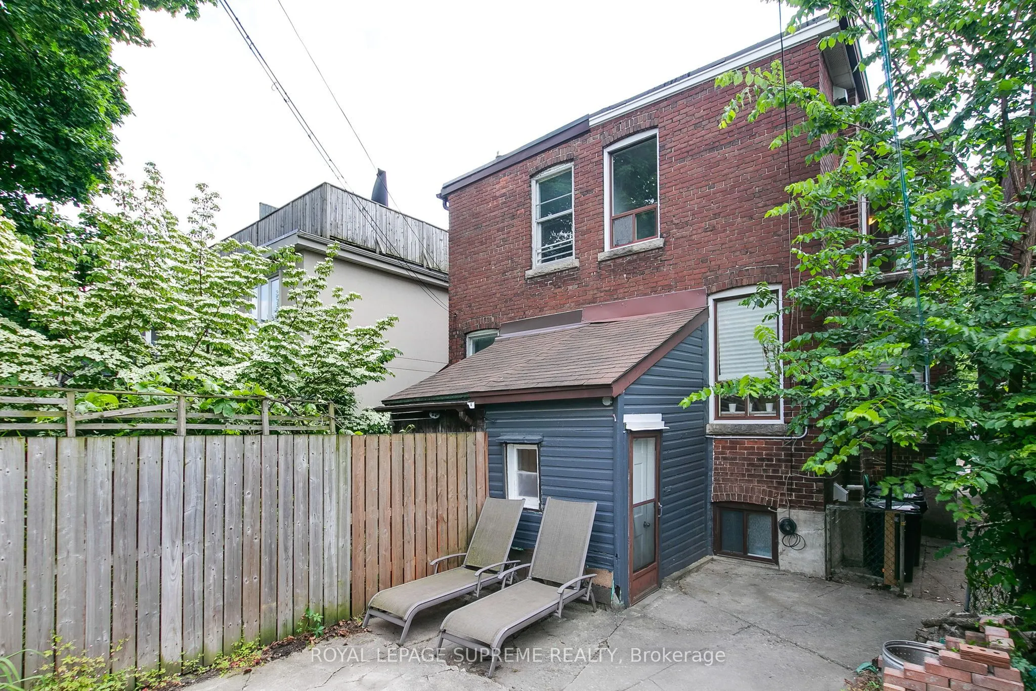 255 Howland Avenue