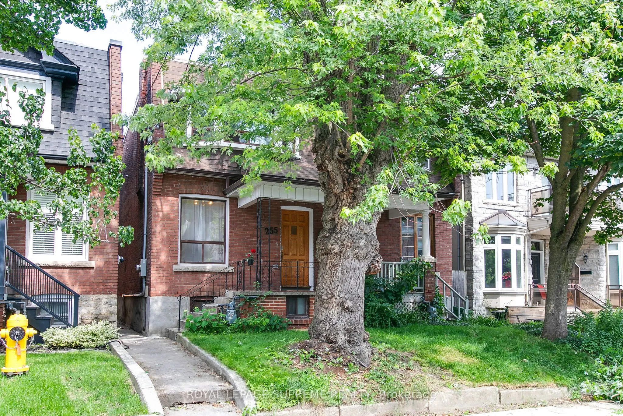 255 Howland Avenue