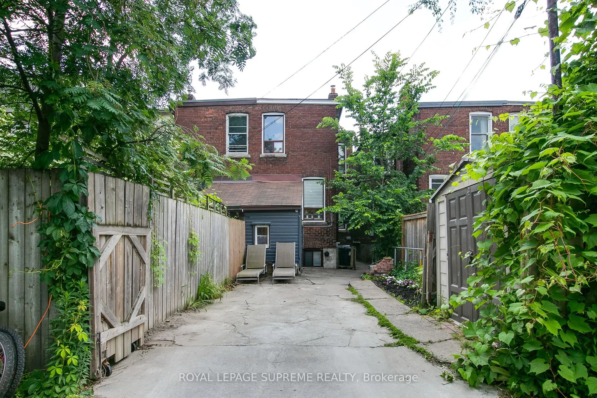 255 Howland Avenue