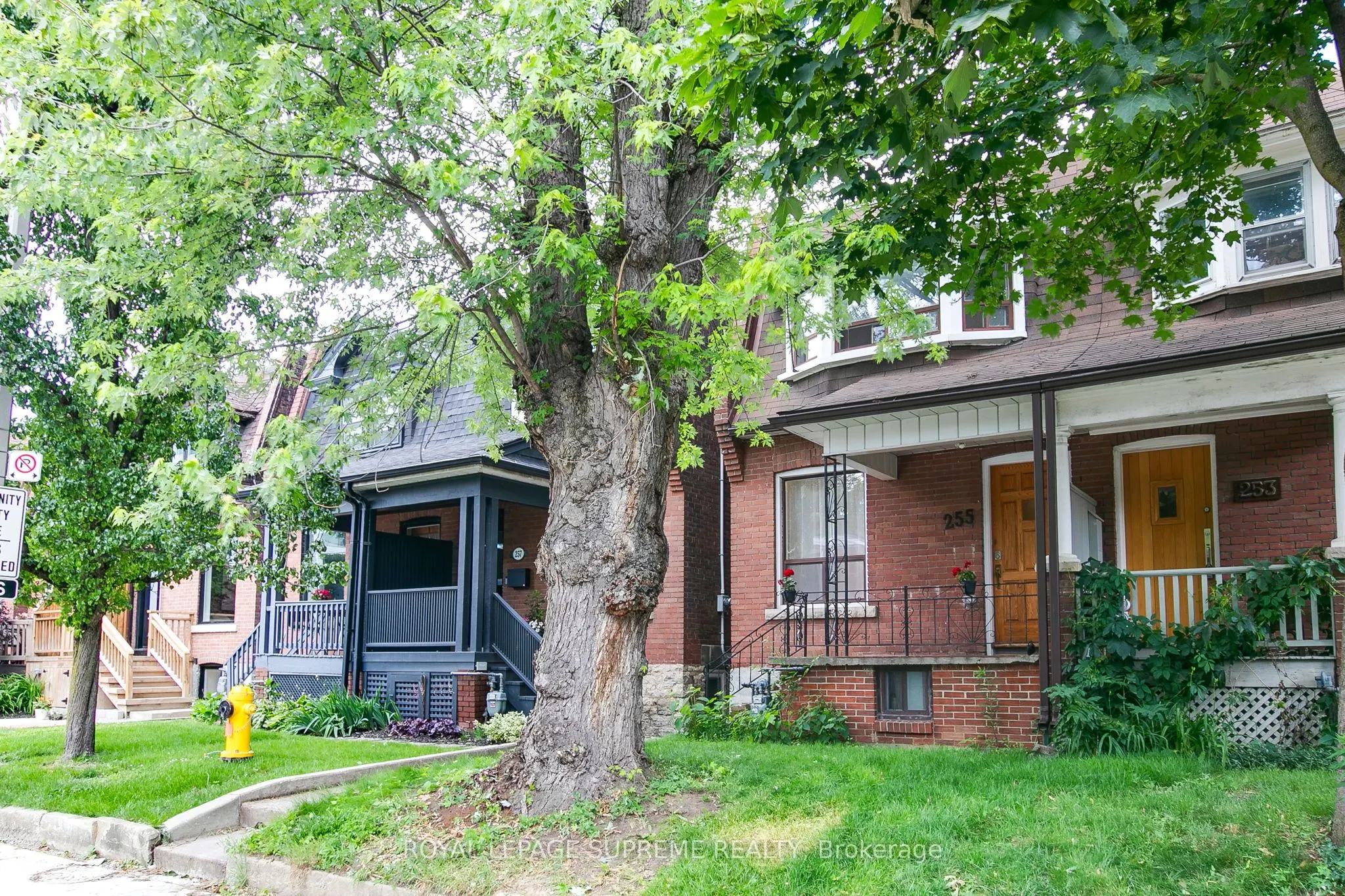 255 Howland Avenue