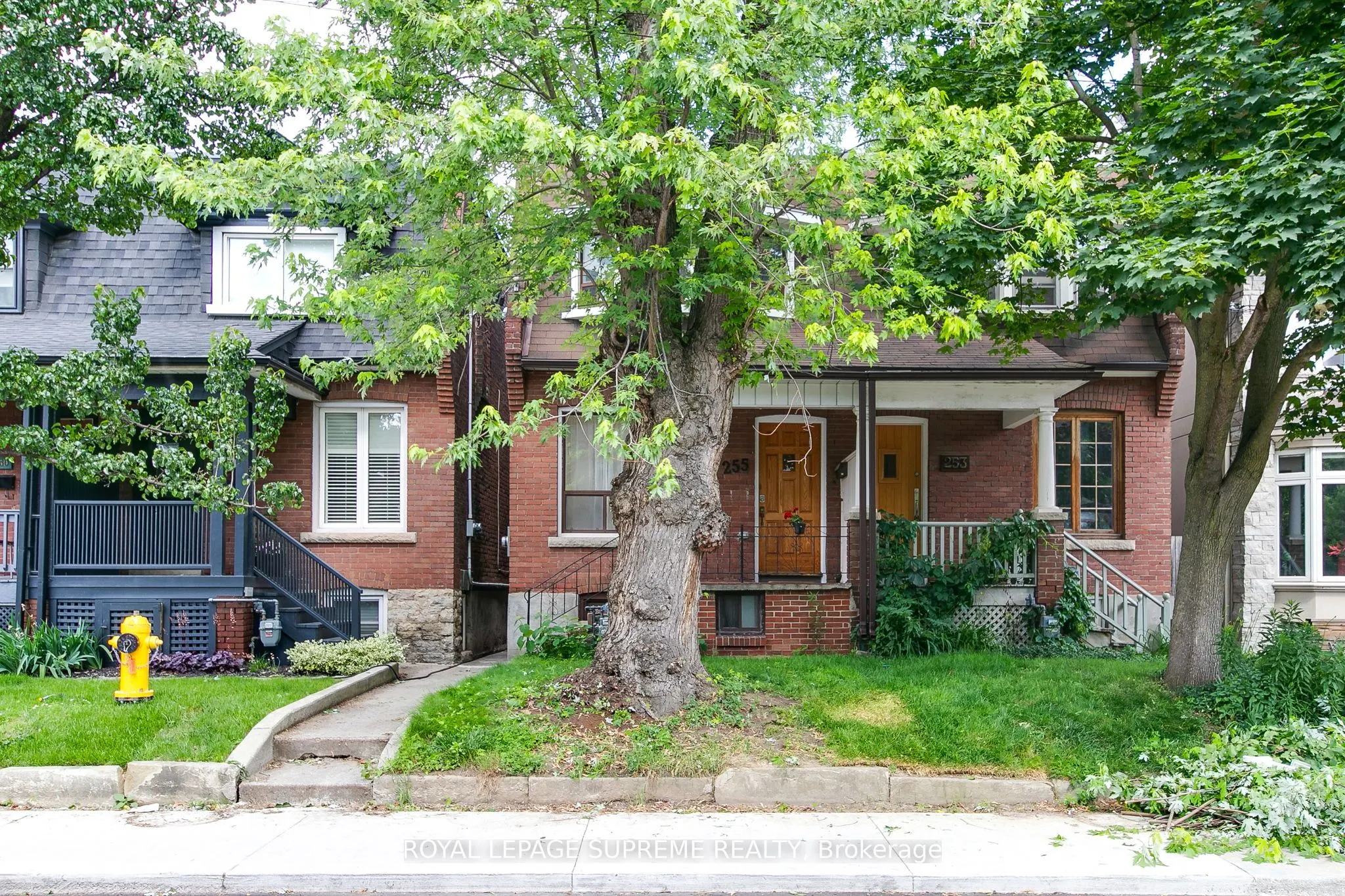 255 Howland Avenue