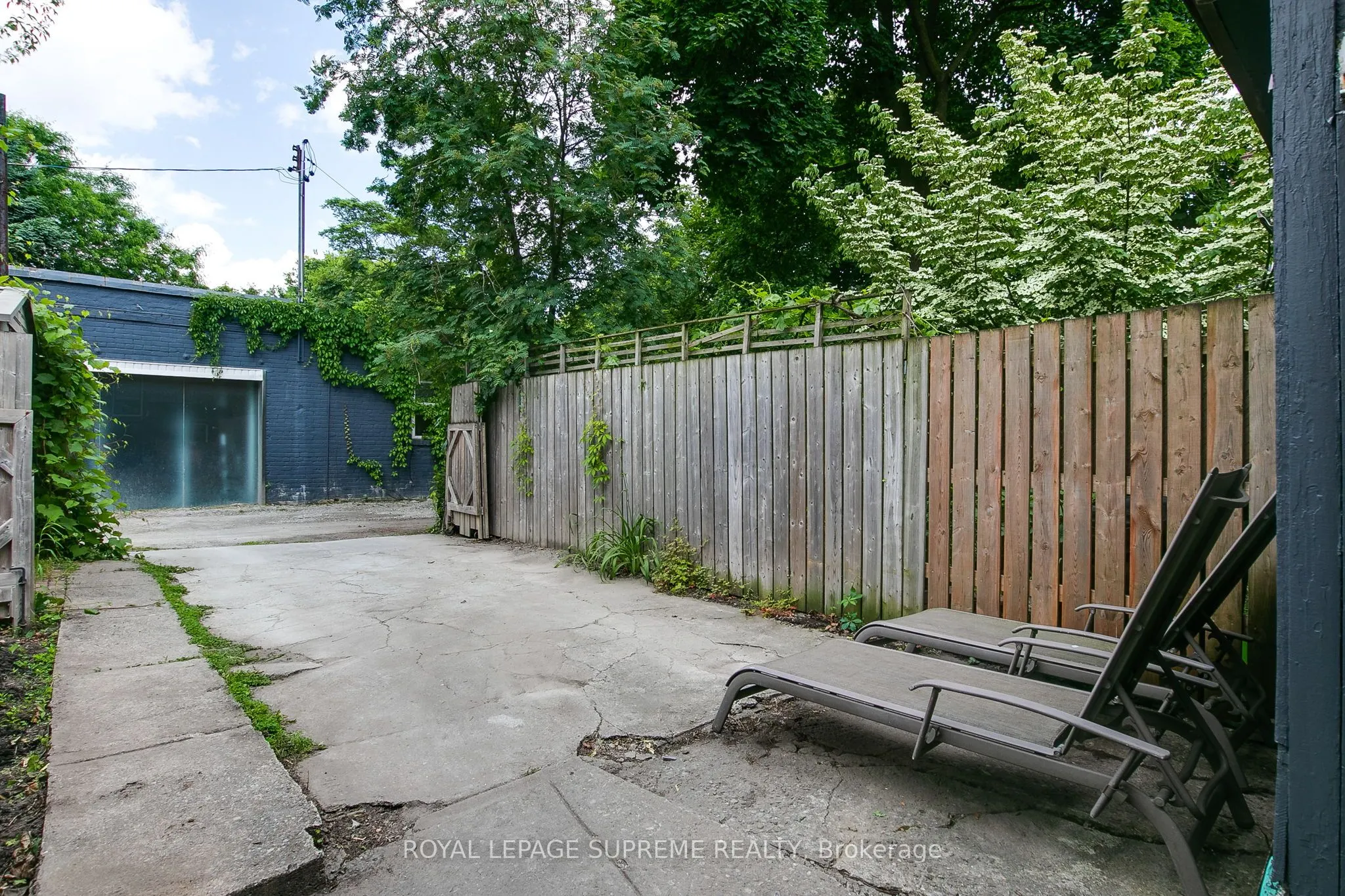 255 Howland Avenue