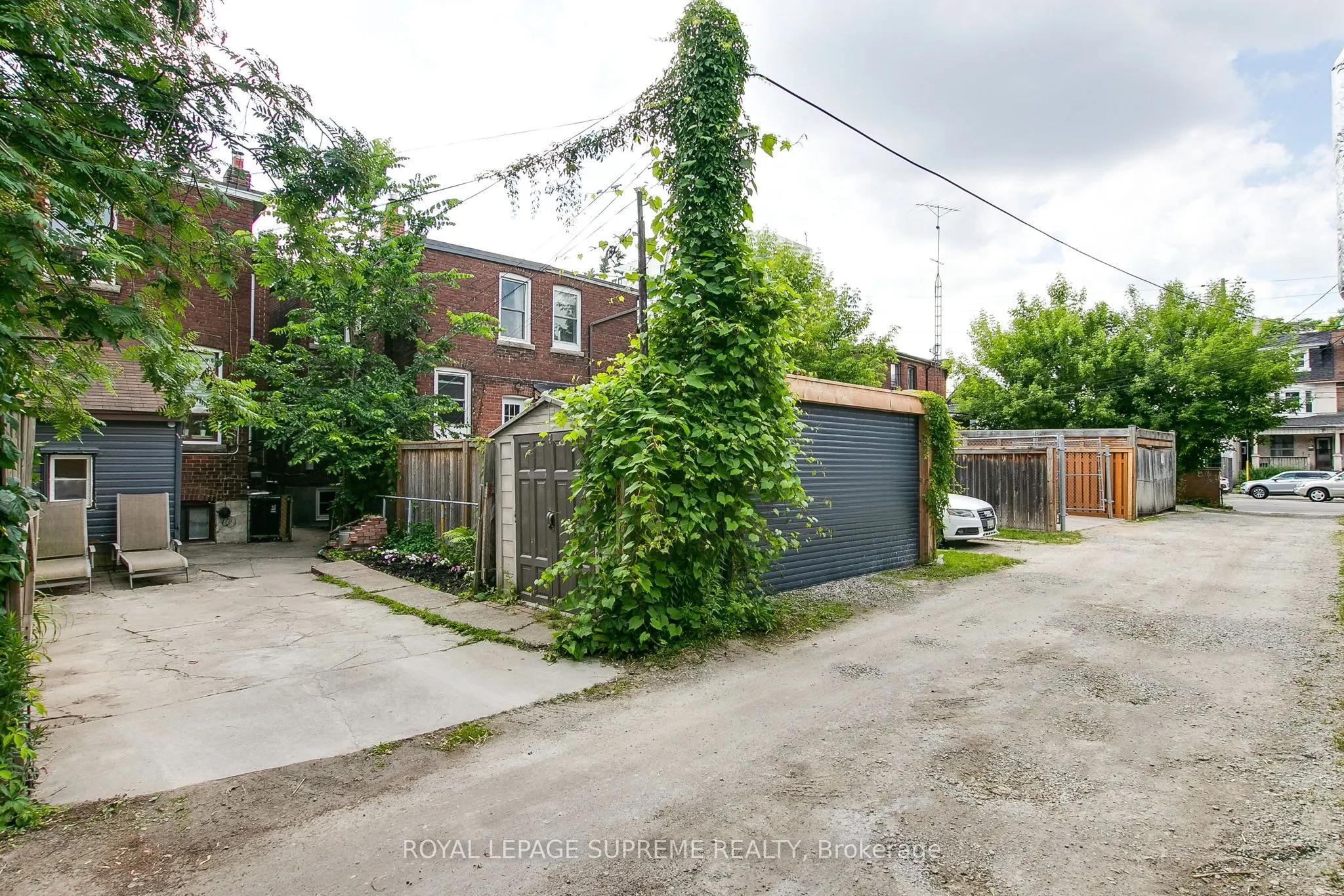 255 Howland Avenue