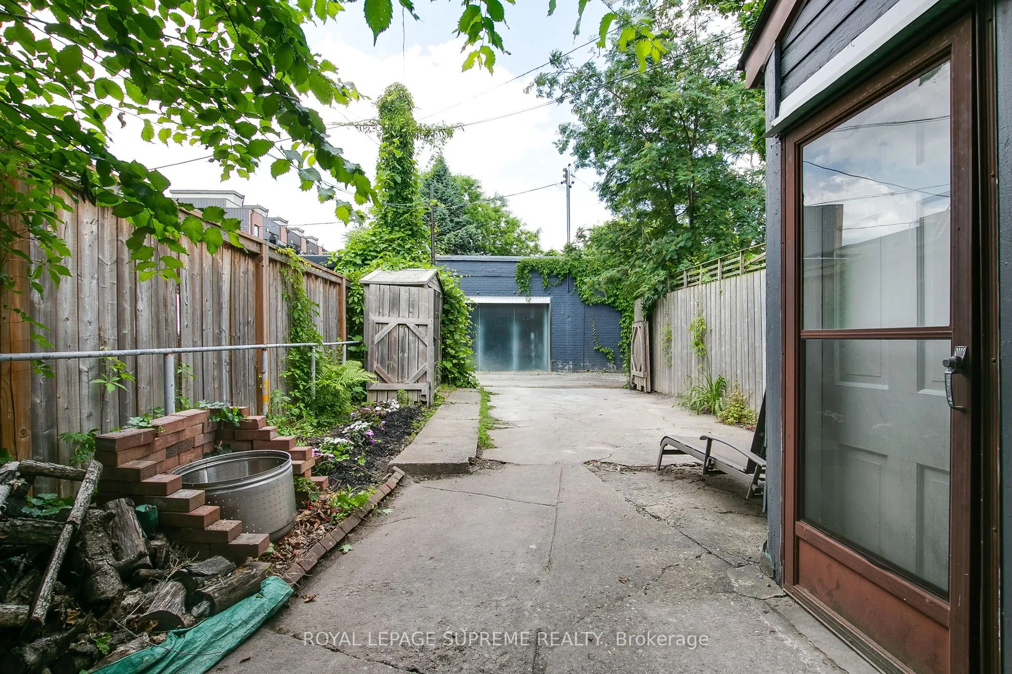255 Howland Avenue