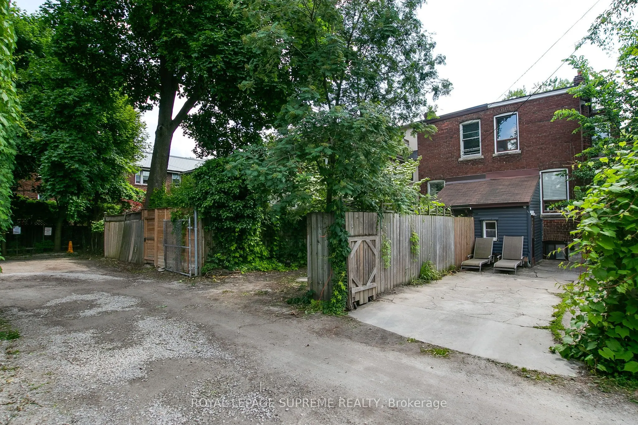 255 Howland Avenue