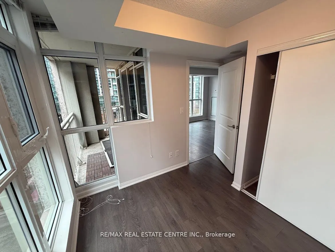 35 Bastion Street, #709