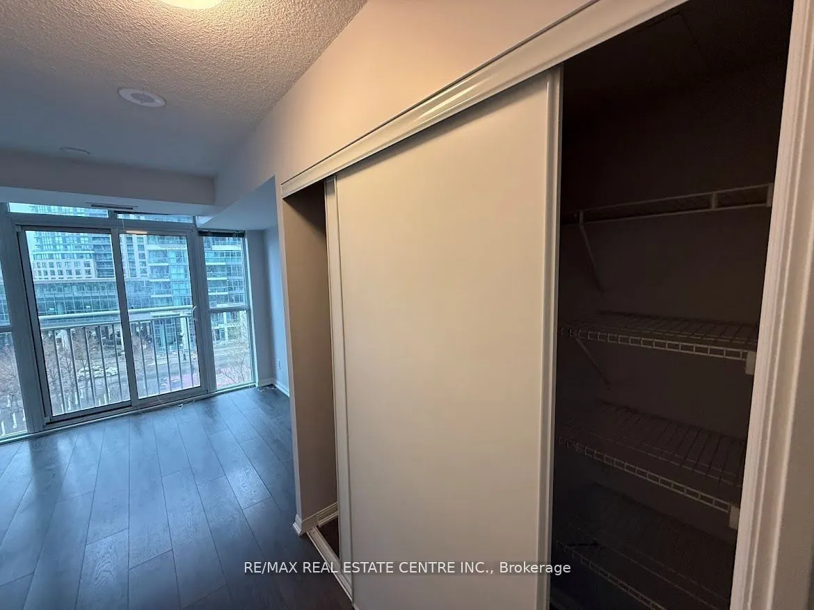 35 Bastion Street, #709