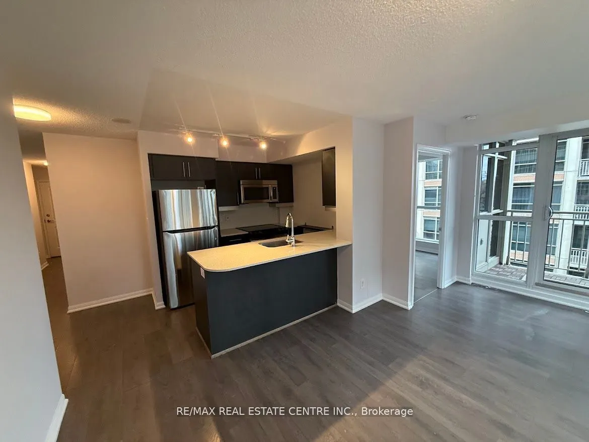 35 Bastion Street, #709
