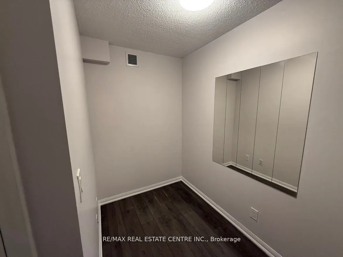 35 Bastion Street, #709