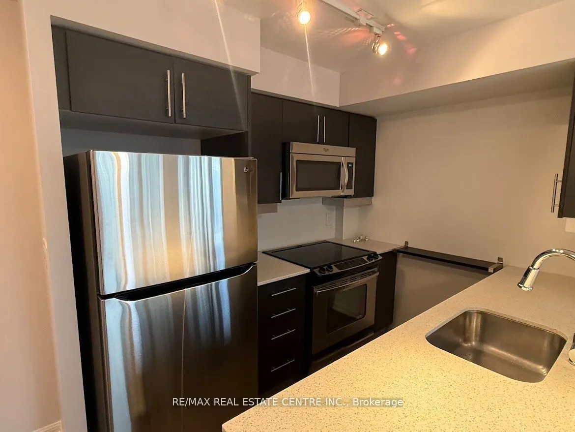 35 Bastion Street, #709