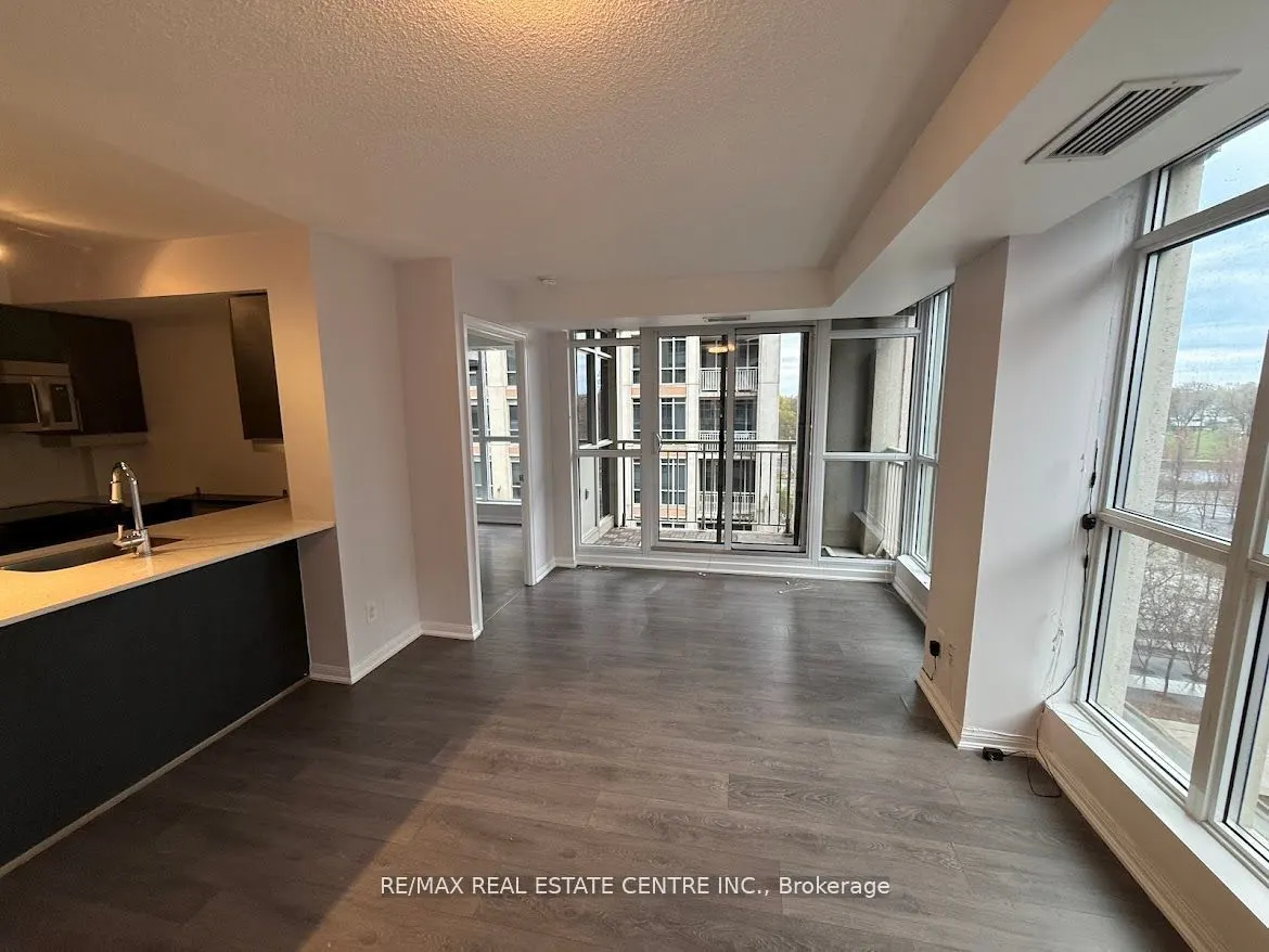 35 Bastion Street, #709